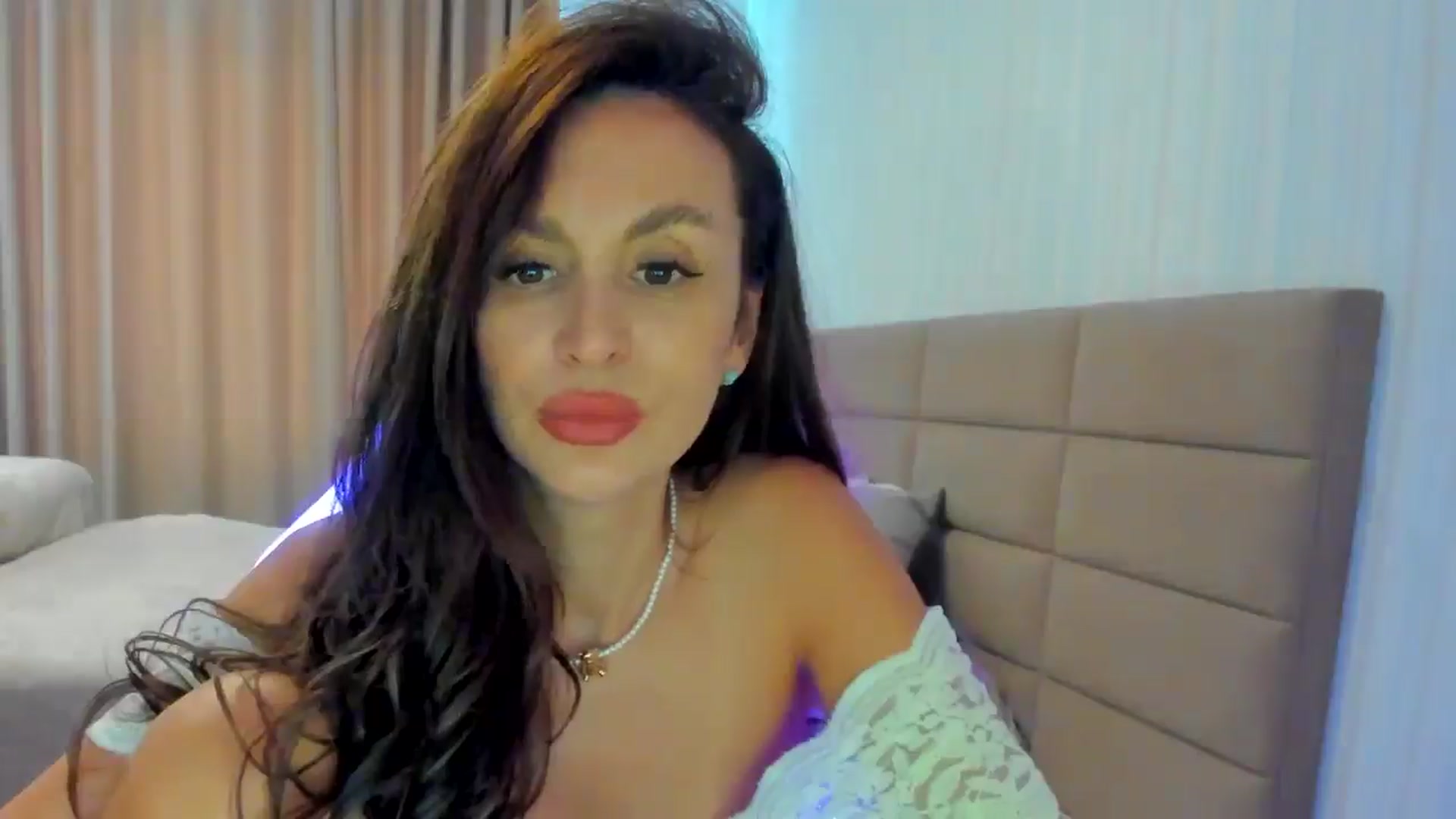 Gallery image thumbnail from MoonBex's myfreecams stream on, 06/26/2025, 12:27 image 5 of 20