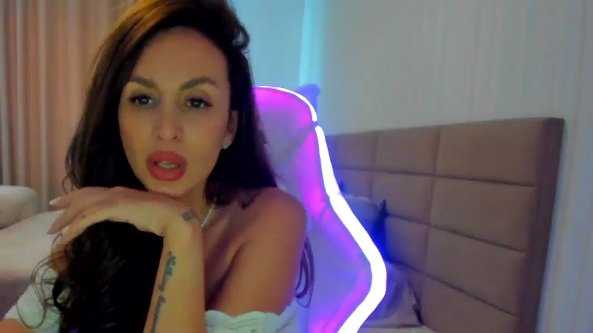 Gallery image thumbnail from MoonBex's myfreecams stream on, 06/26/2025, 12:27 image 4 of 20