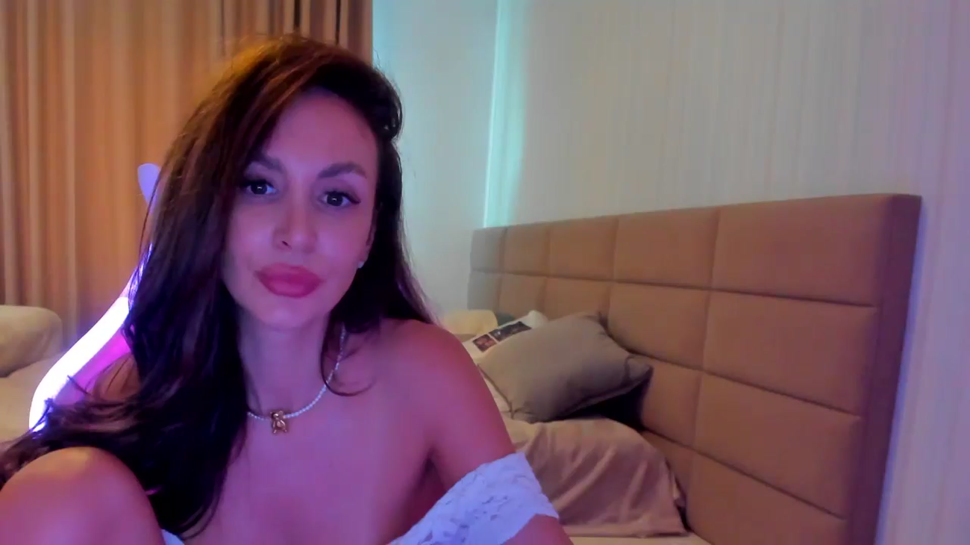 Gallery image thumbnail from MoonBex's myfreecams stream on, 06/26/2025, 12:27 image 18 of 20