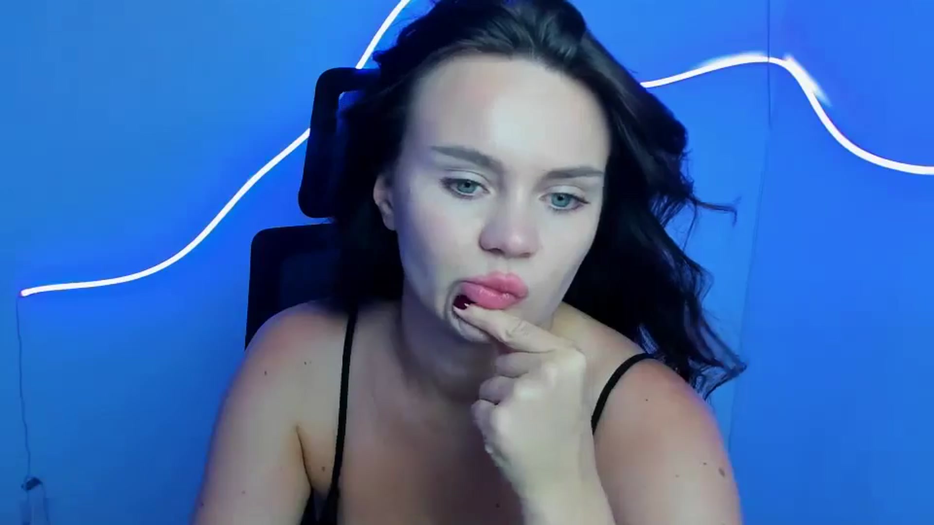 Gallery image thumbnail from MoonLora's myfreecams stream on, 08/04/2025, 10:59 image 2 of 20