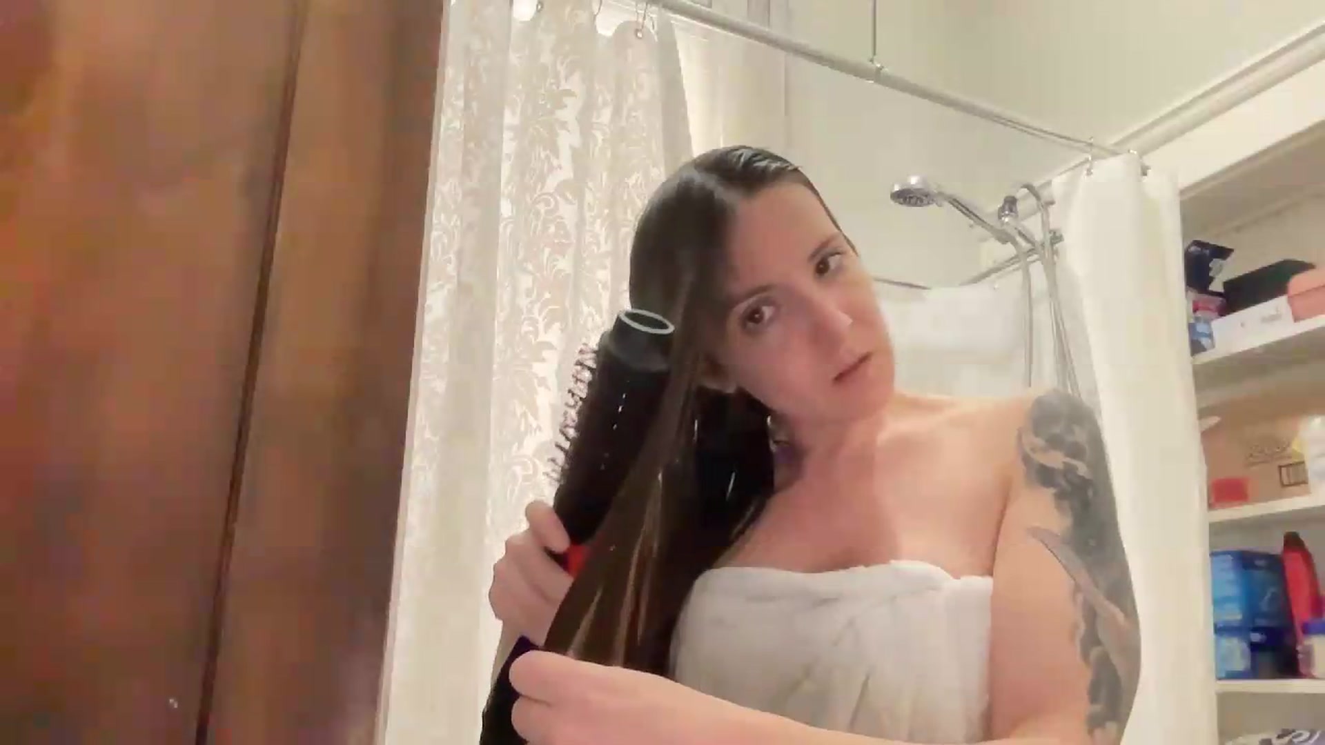 Gallery image thumbnail from MoonMILF's myfreecams stream on, 08/08/2026, 13:54 image 10 of 20