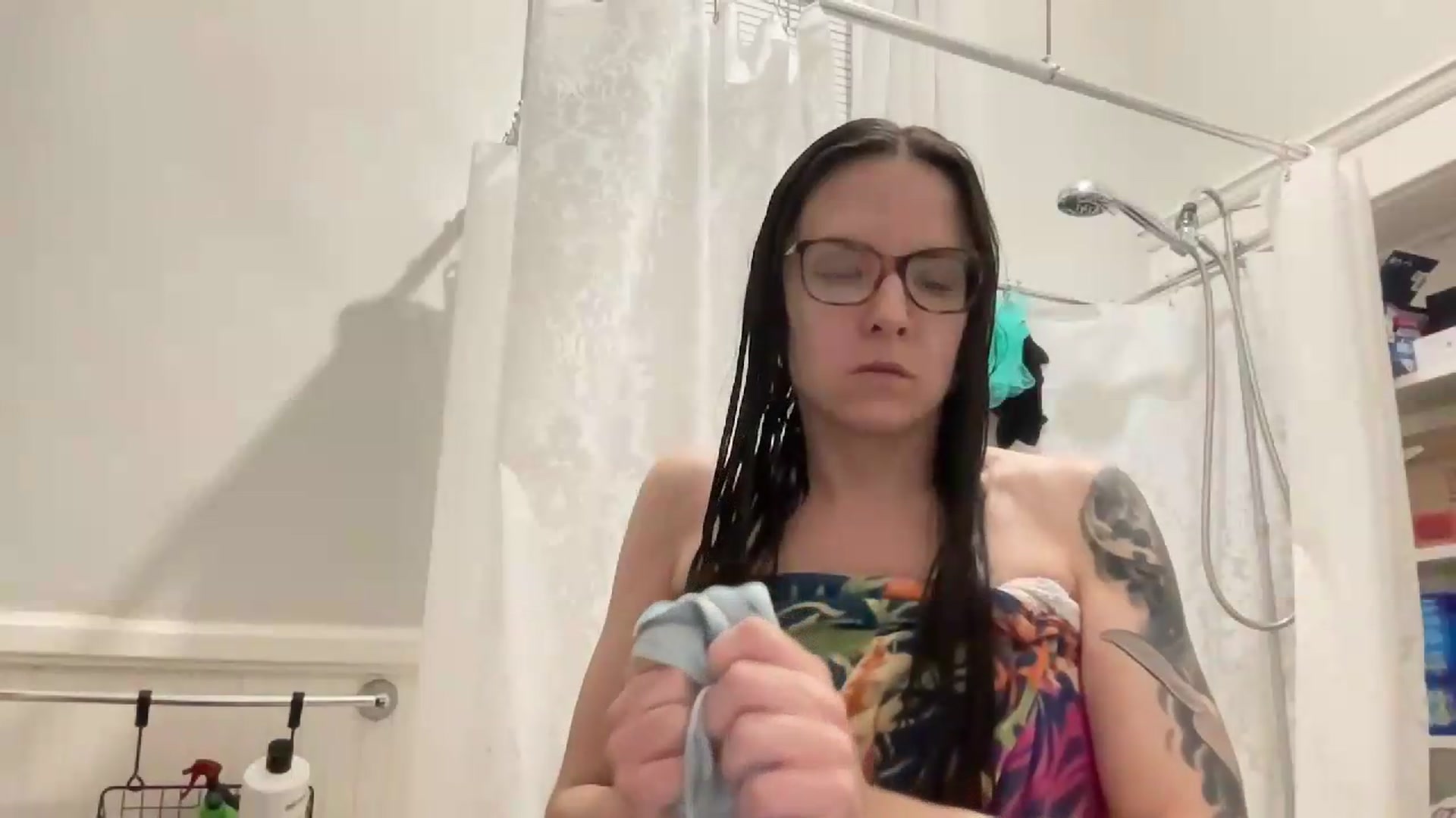 Gallery image thumbnail from MoonMILF's myfreecams stream on, 08/10/2026, 10:54 image 5 of 20