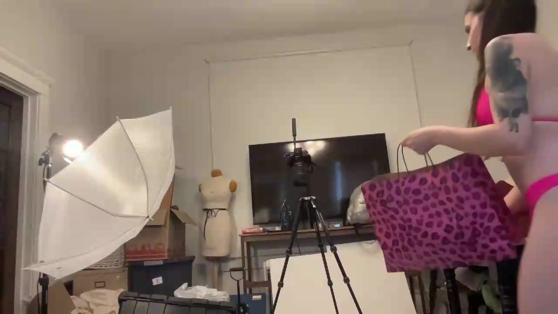 Gallery image thumbnail from MoonMILF's myfreecams stream on, 08/10/2026, 22:09 image 3 of 20