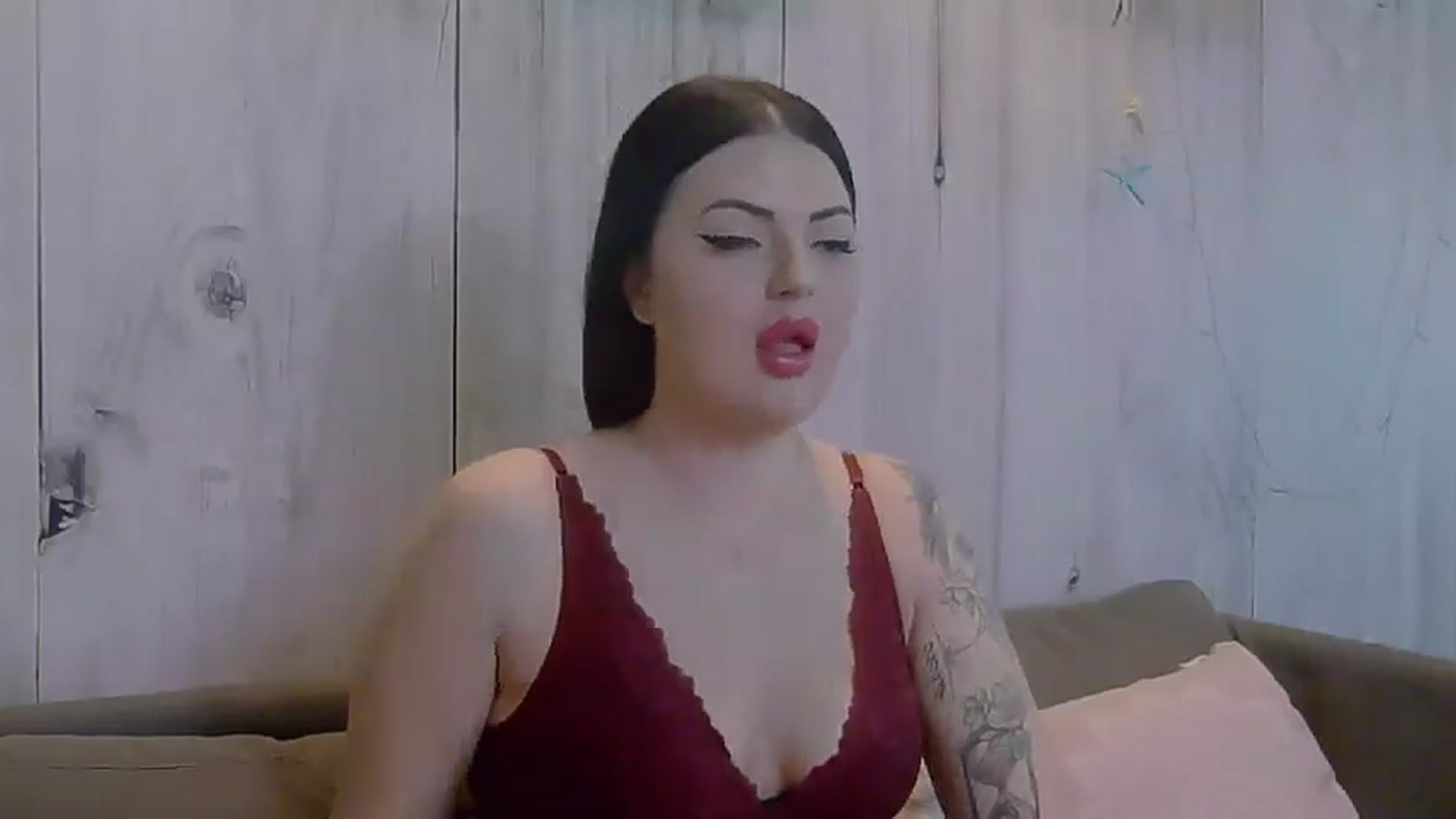 Gallery image thumbnail from MoonShine_'s myfreecams stream on, 03/19/2025, 12:51 image 14 of 20