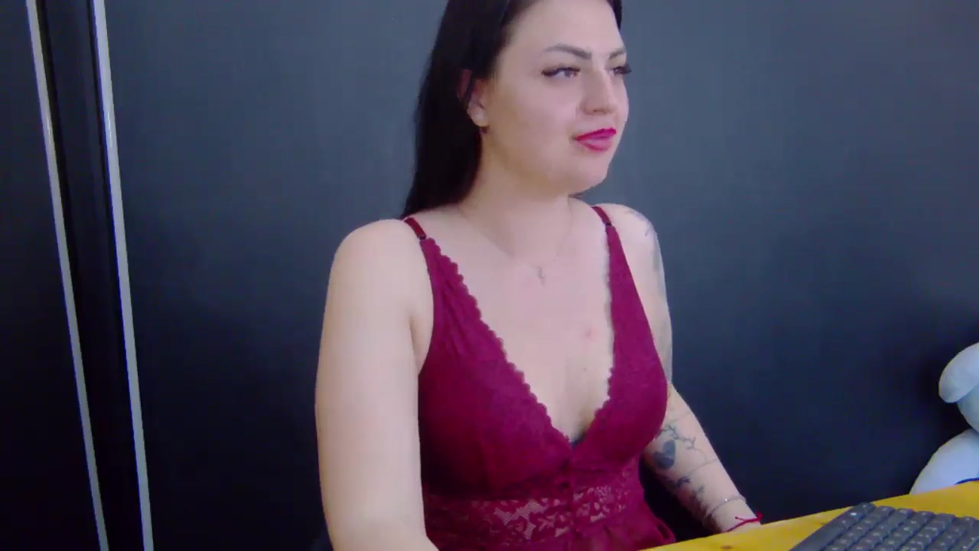 Gallery image thumbnail from MoonShine_'s myfreecams stream on, 03/30/2025, 01:38 image 9 of 20