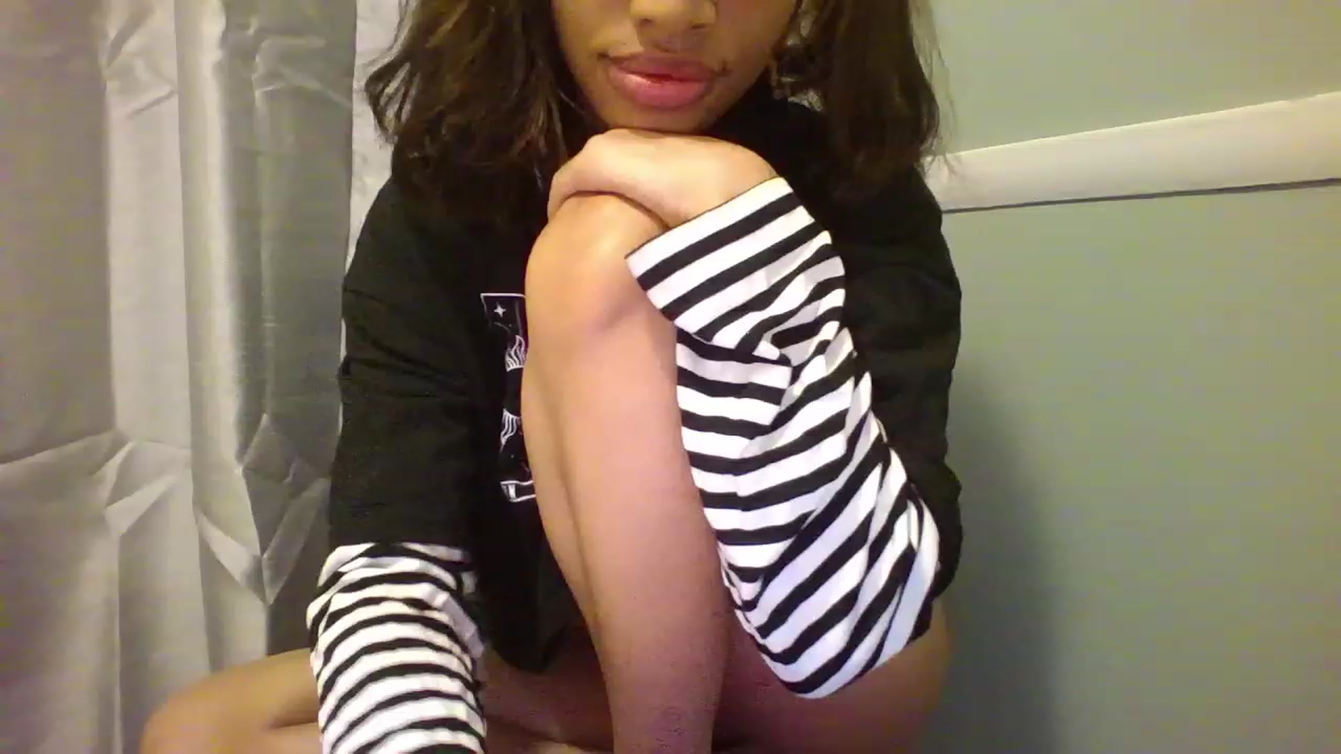 Gallery image thumbnail from Moon_Fae's myfreecams stream on, 01/09/2023, 09:58 image 6 of 20