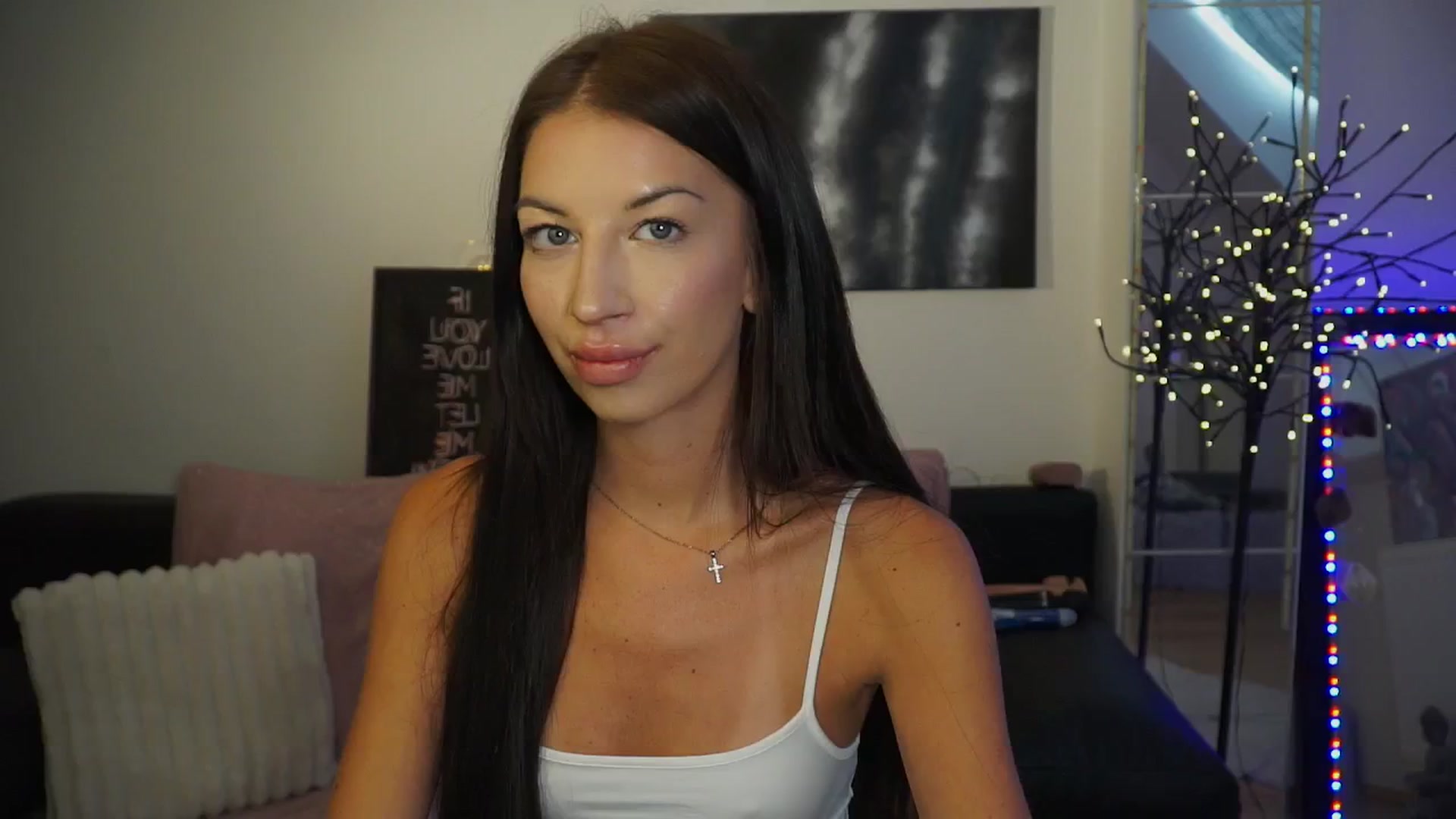 Gallery image thumbnail from Moon_Treasure's myfreecams stream on, 05/02/2024, 11:01 image 2 of 20