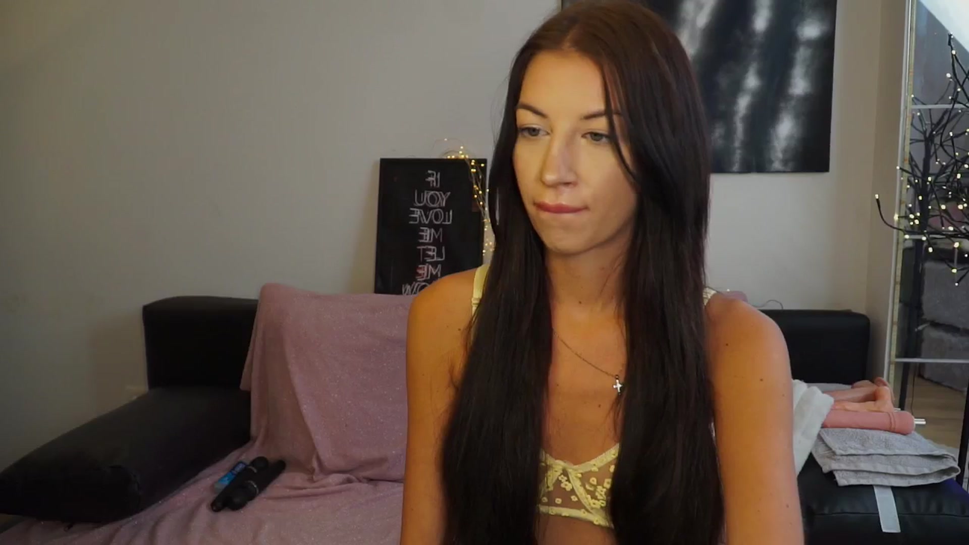 Gallery image thumbnail from Moon_Treasure's myfreecams stream on, 05/04/2024, 10:00 image 3 of 20