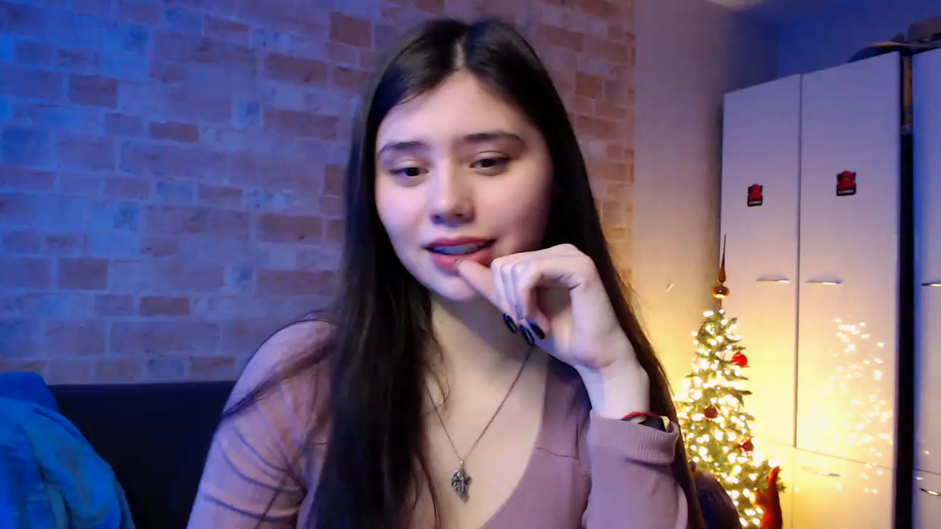 Gallery image thumbnail from Moon_light23's myfreecams stream on, 12/29/2022, 19:59 image 12 of 20