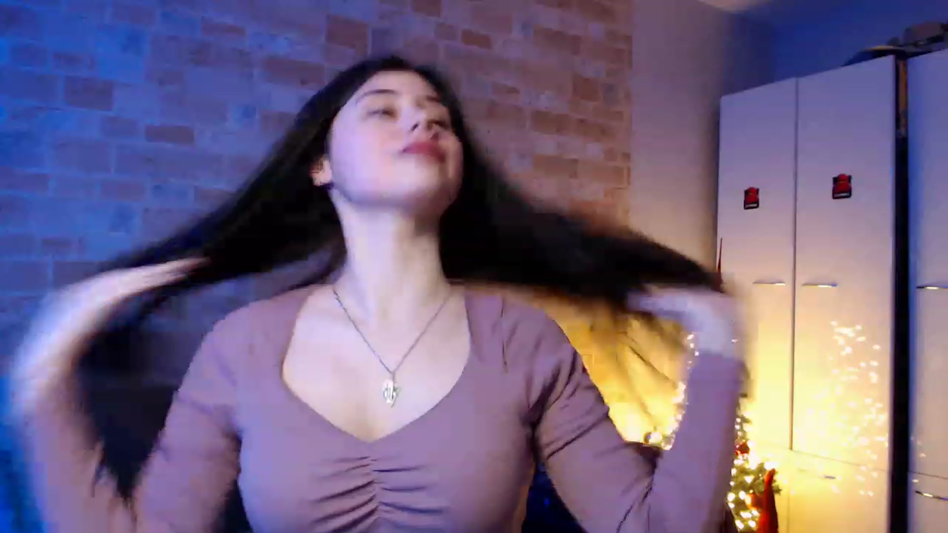 Gallery image thumbnail from Moon_light23's myfreecams stream on, 12/29/2022, 19:59 image 11 of 20