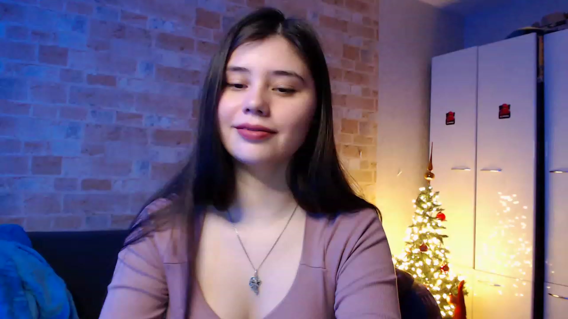 Gallery image thumbnail from Moon_light23's myfreecams stream on, 12/29/2022, 19:59 image 10 of 20