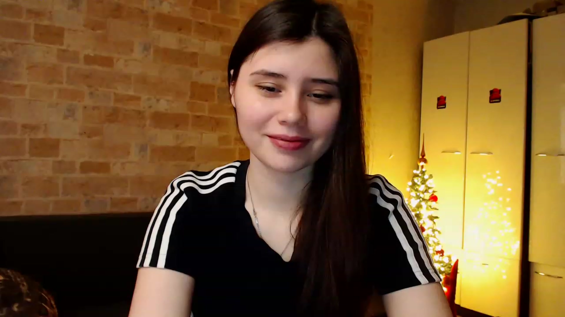 Gallery image thumbnail from Moon_light23's myfreecams stream on, 01/22/2023, 20:18 image 15 of 20