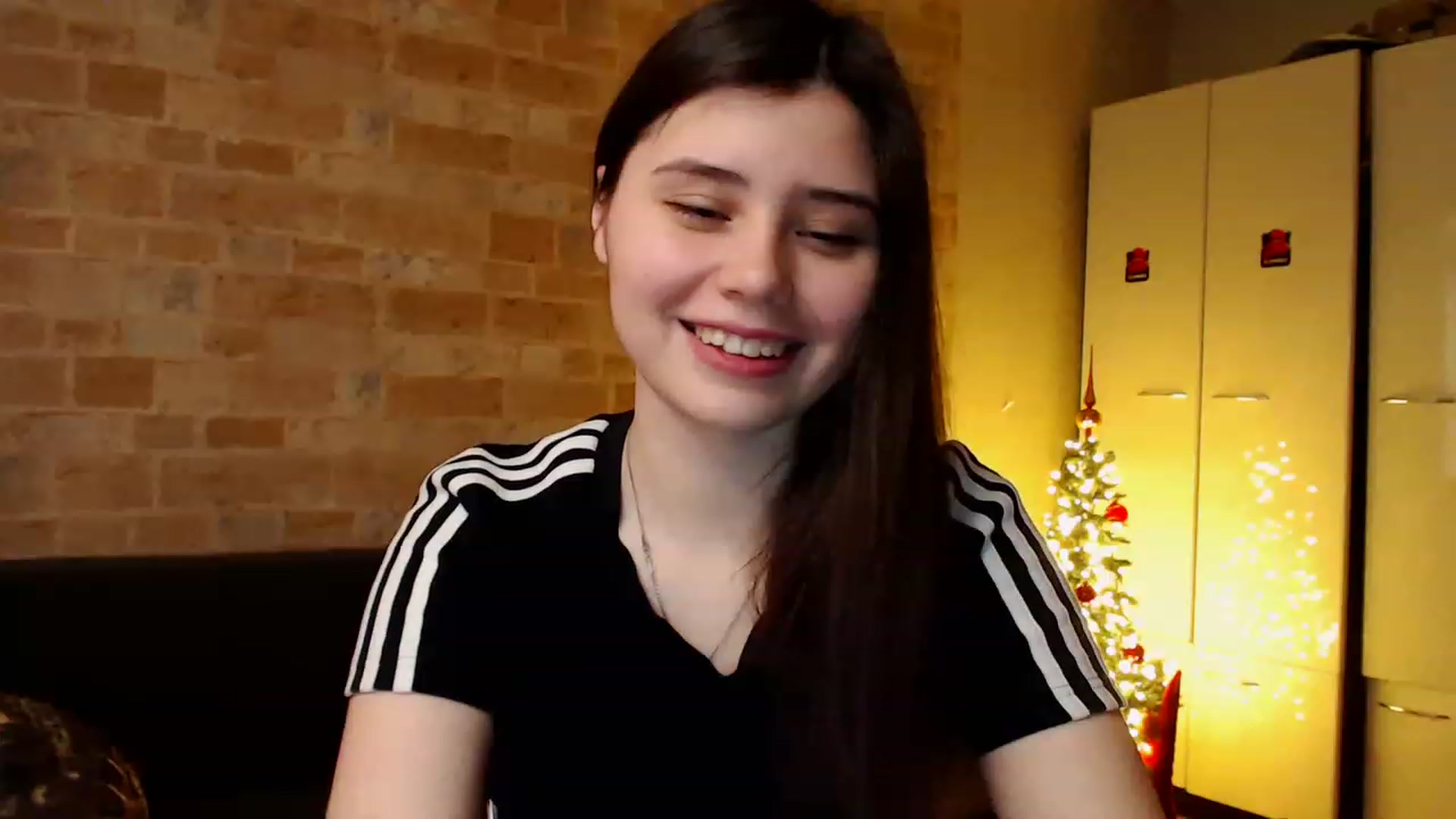 Gallery image thumbnail from Moon_light23's myfreecams stream on, 01/22/2023, 20:18 image 14 of 20
