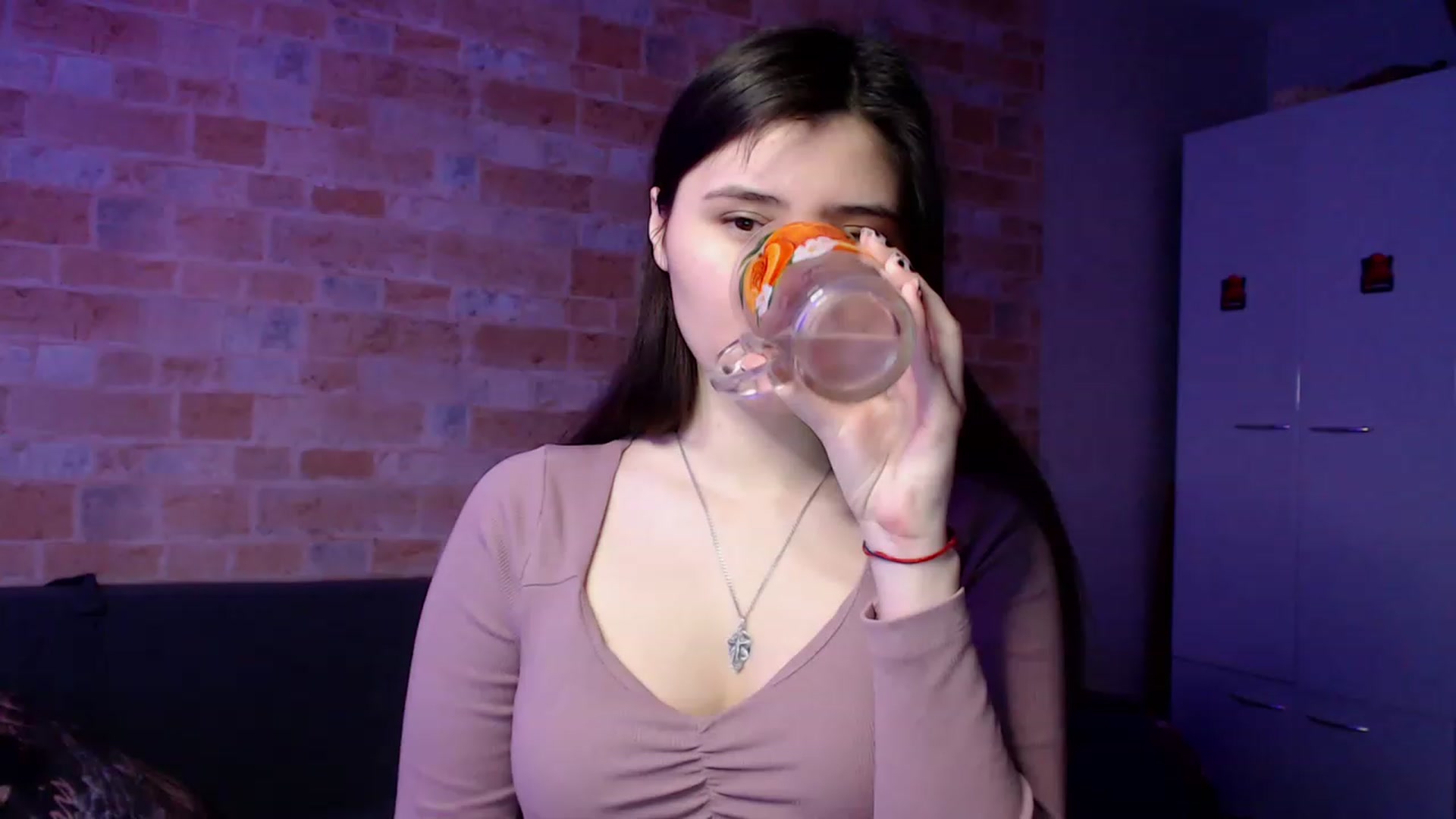 Gallery image thumbnail from Moon_light23's myfreecams stream on, 02/22/2023, 20:40 image 16 of 20