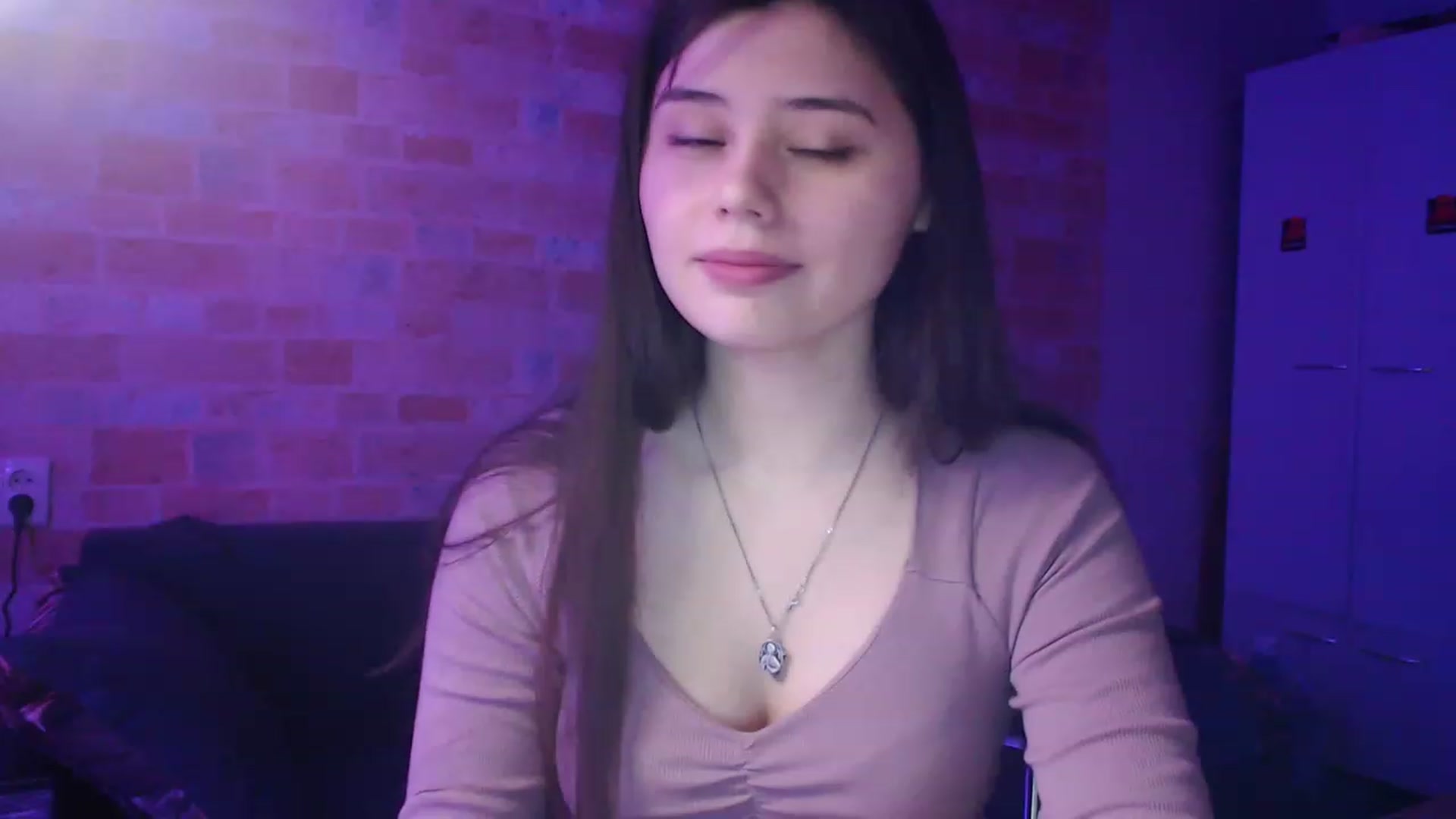 Gallery image thumbnail from Moon_light23's myfreecams stream on, 04/15/2023, 19:07 image 16 of 20