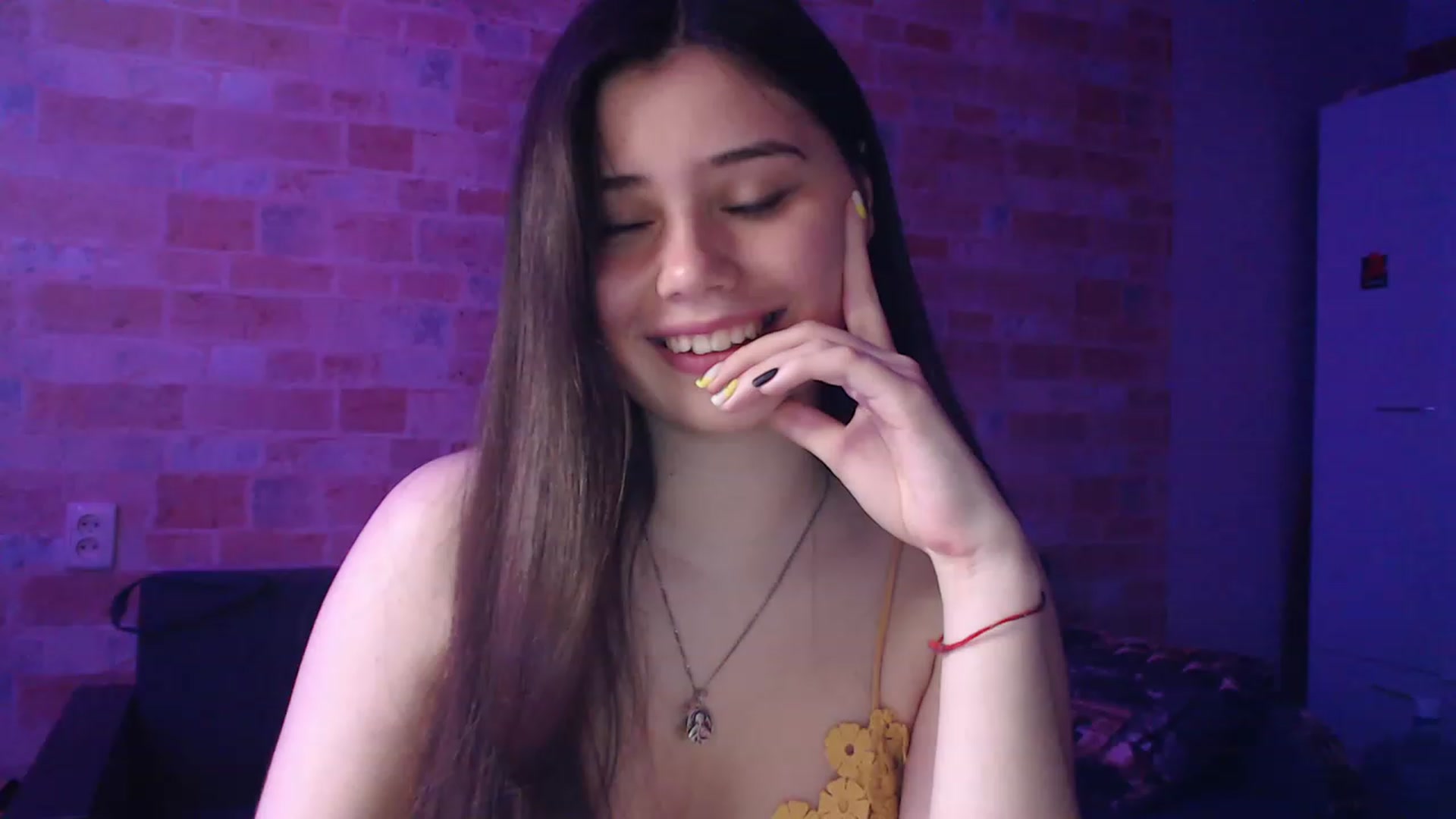 Gallery image thumbnail from Moon_light23's myfreecams stream on, 06/26/2023, 18:43 image 8 of 20