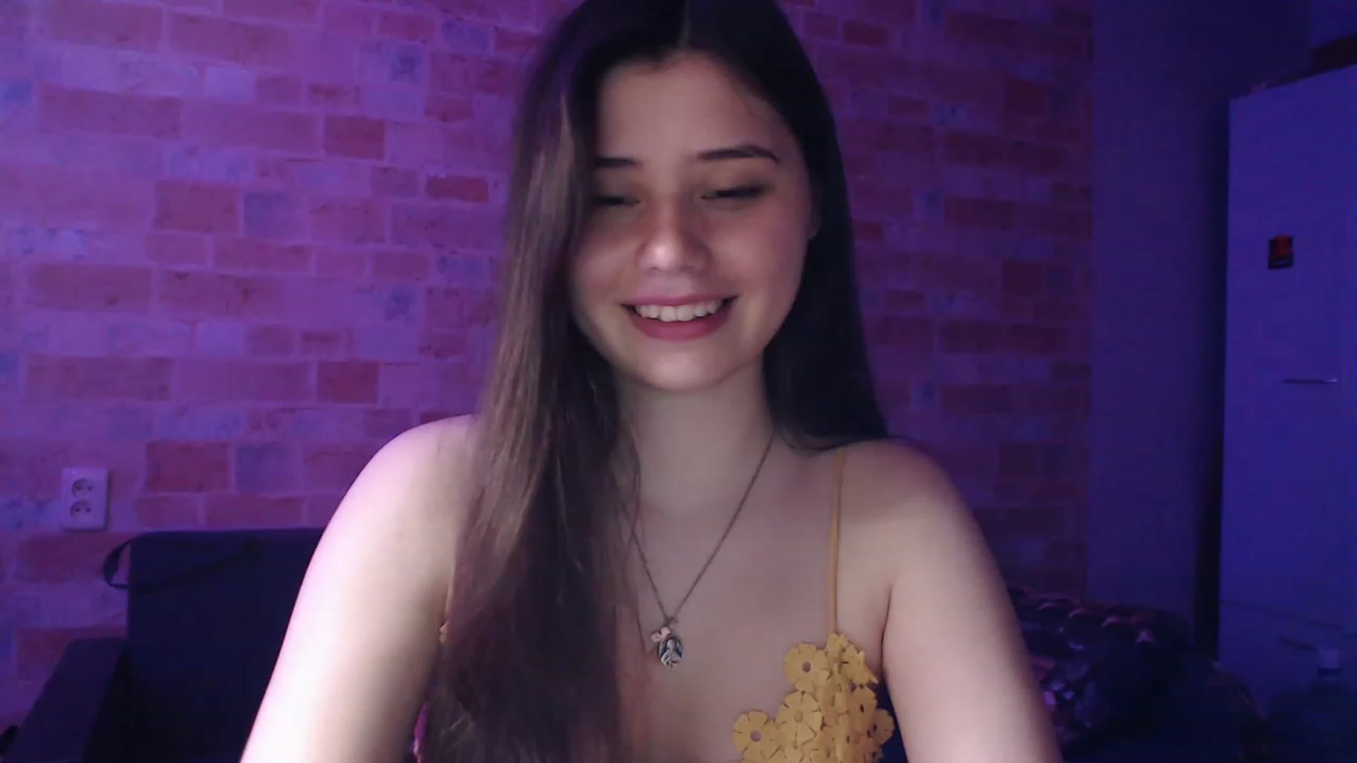Gallery image thumbnail from Moon_light23's myfreecams stream on, 06/26/2023, 18:43 image 10 of 20