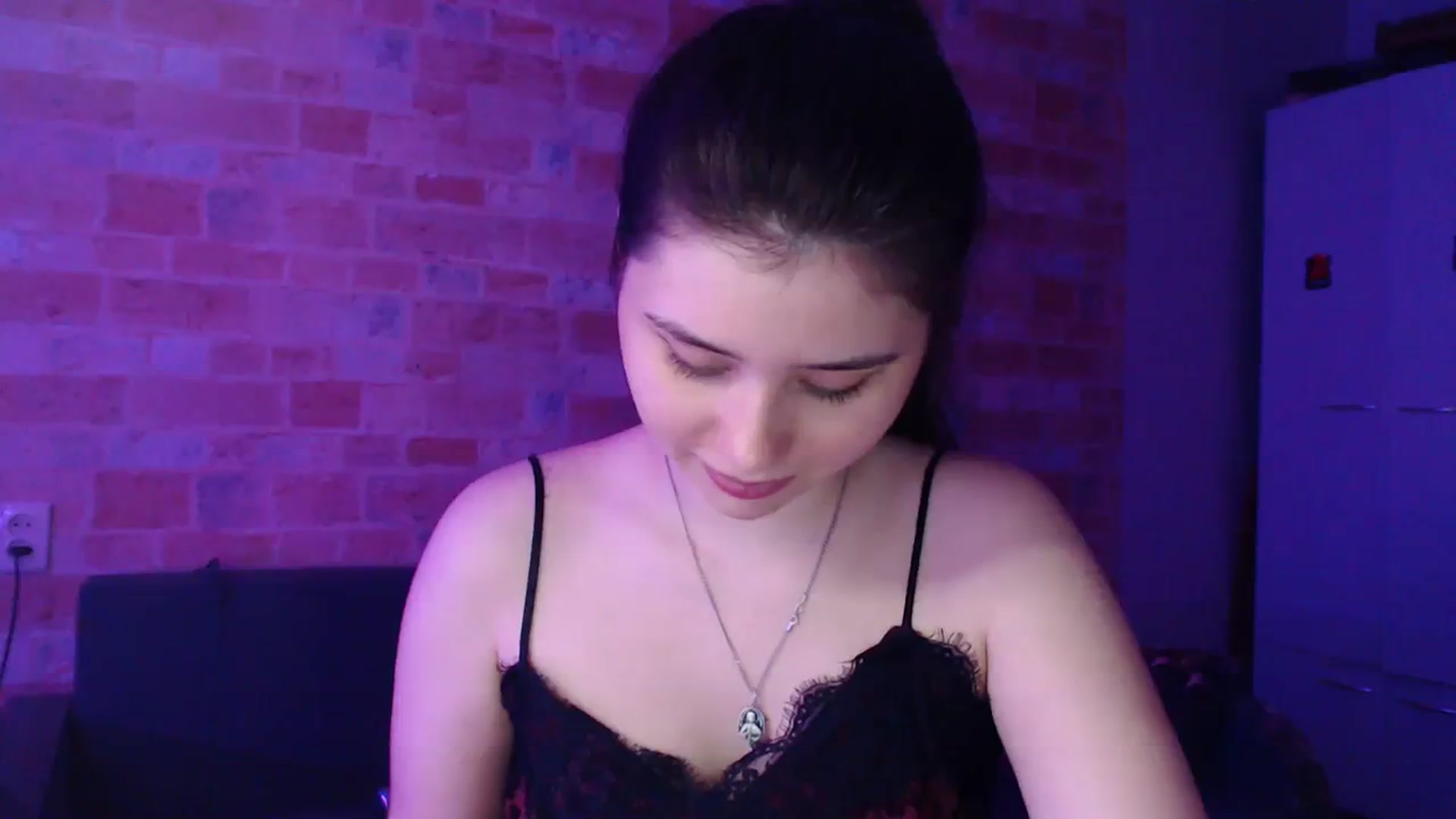 Gallery image thumbnail from Moon_light23's myfreecams stream on, 08/06/2023, 18:36 image 17 of 20