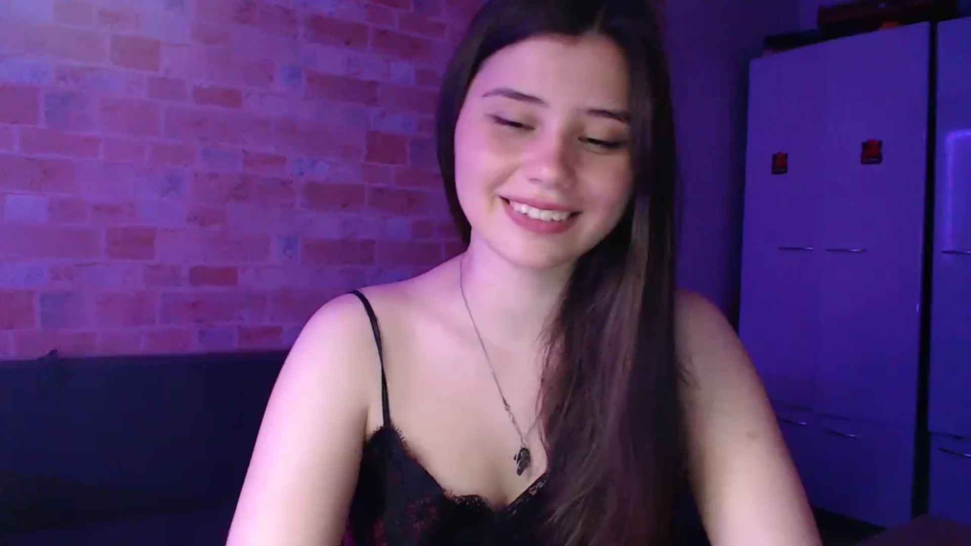 Gallery image thumbnail from Moon_light23's myfreecams stream on, 08/14/2023, 20:52 image 17 of 20
