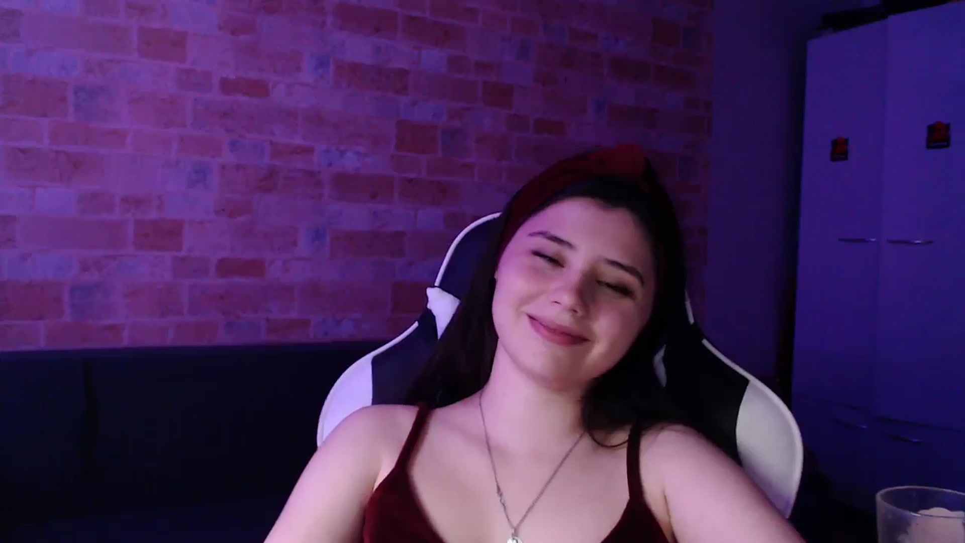 Gallery image thumbnail from Moon_light23's myfreecams stream on, 10/04/2023, 18:48 image 14 of 20