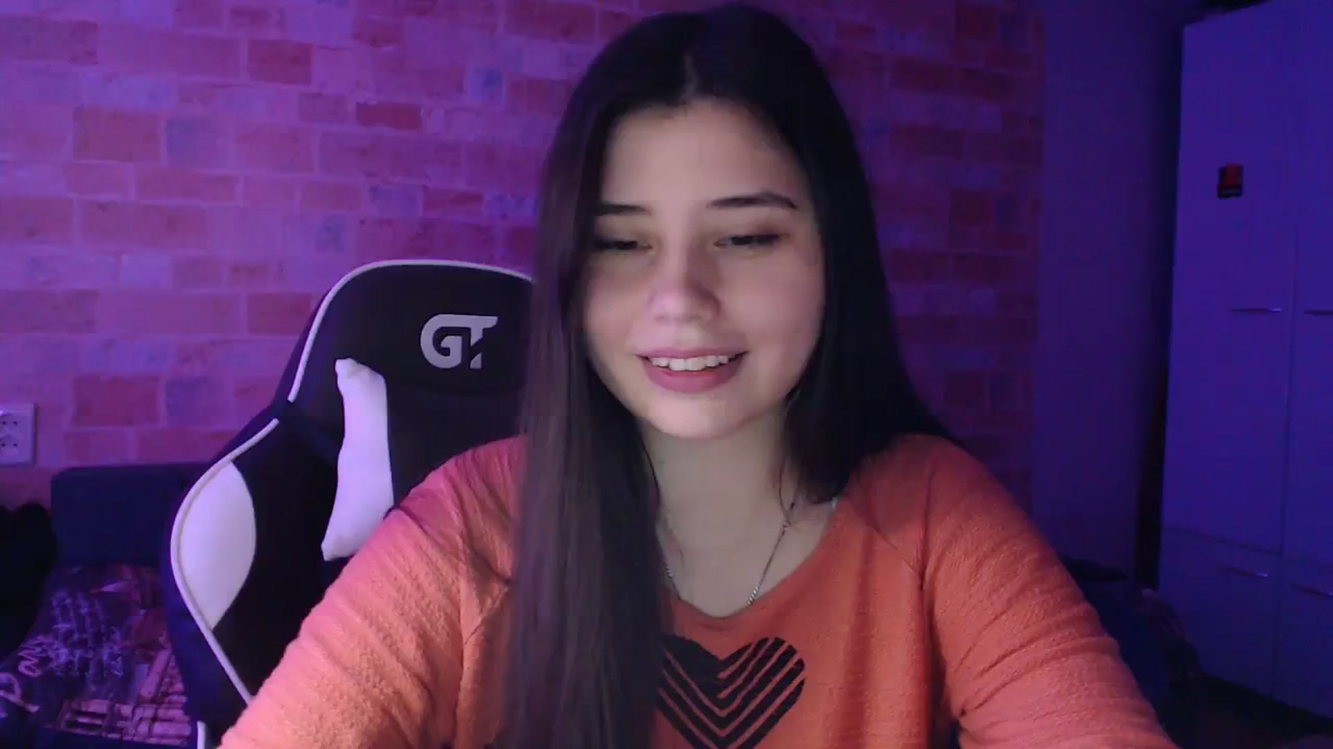 Gallery image thumbnail from Moon_light23's myfreecams stream on, 11/20/2023, 19:32 image 16 of 20
