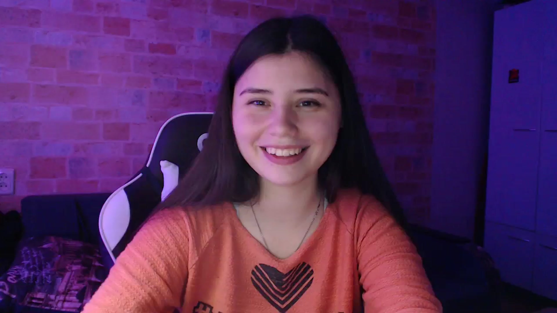 Gallery image thumbnail from Moon_light23's myfreecams stream on, 11/20/2023, 20:16 image 5 of 20