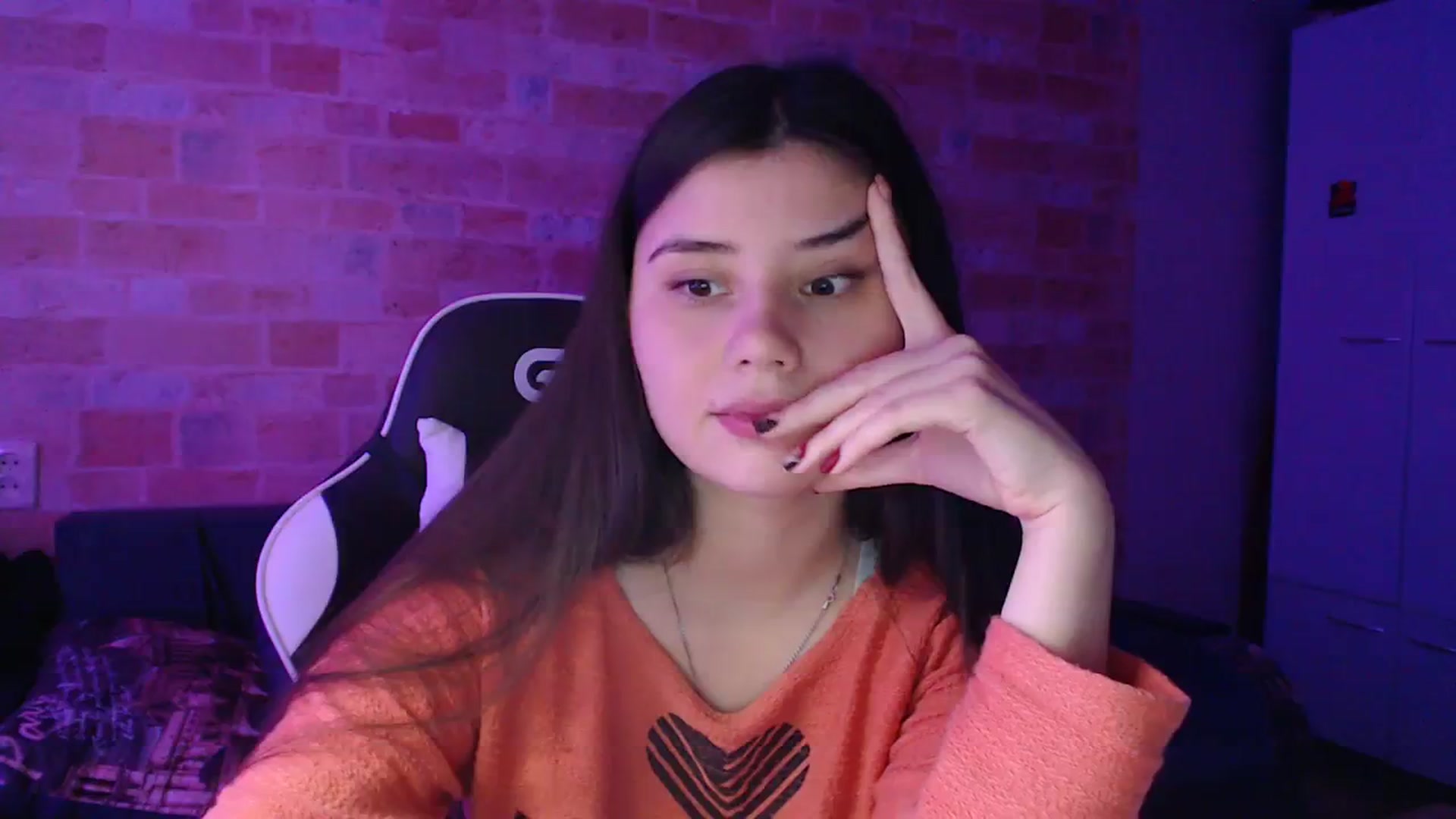 Gallery image thumbnail from Moon_light23's myfreecams stream on, 11/20/2023, 20:16 image 8 of 20