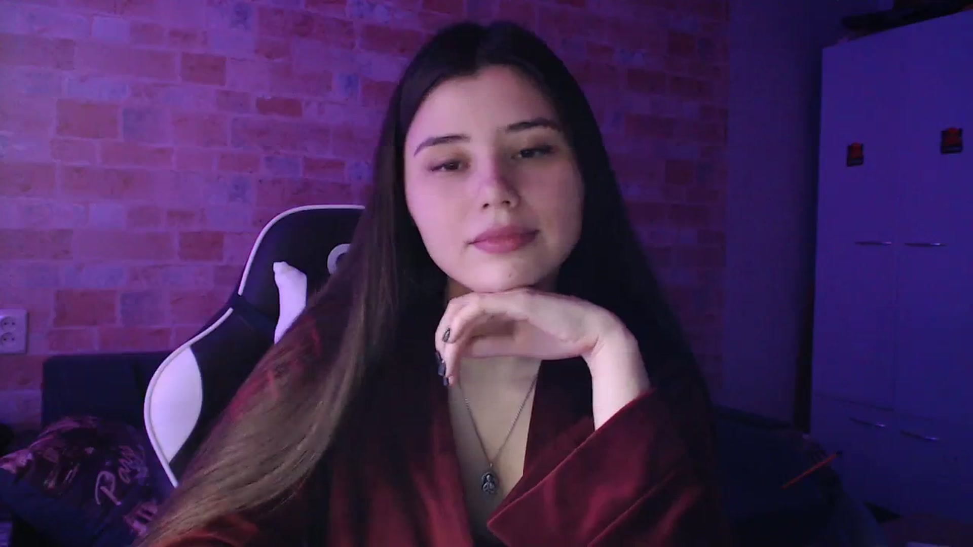 Gallery image thumbnail from Moon_light23's myfreecams stream on, 12/17/2023, 20:12 image 3 of 20