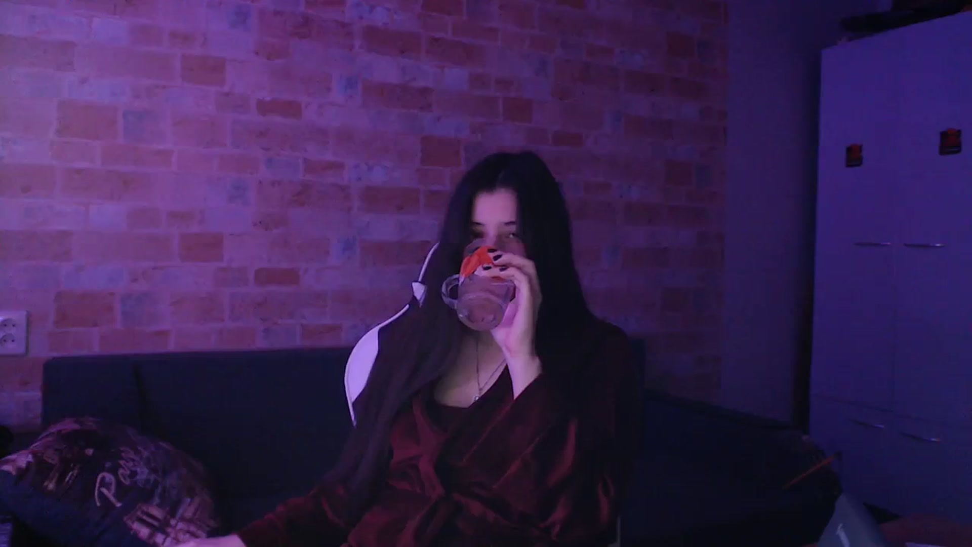 Gallery image thumbnail from Moon_light23's myfreecams stream on, 12/17/2023, 20:12 image 5 of 20