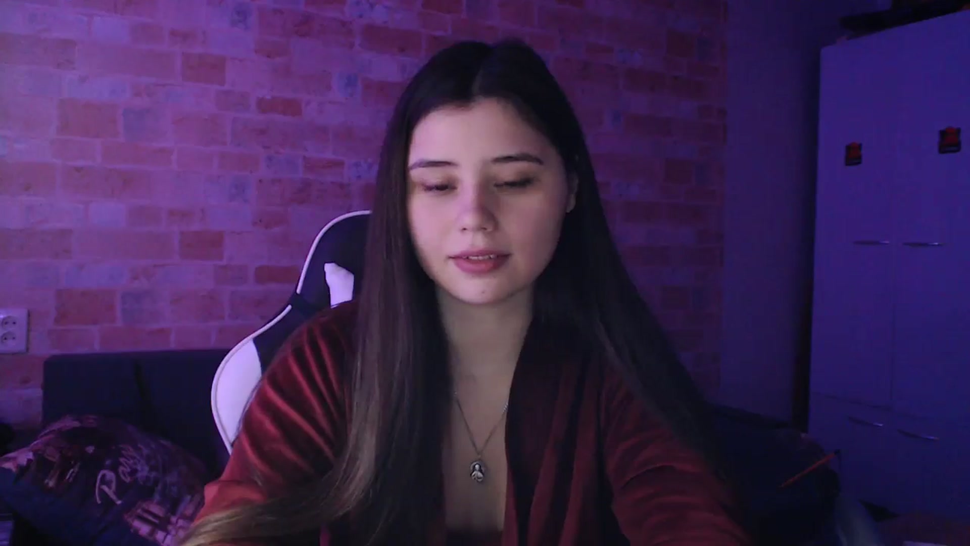 Gallery image thumbnail from Moon_light23's myfreecams stream on, 12/17/2023, 20:12 image 13 of 20