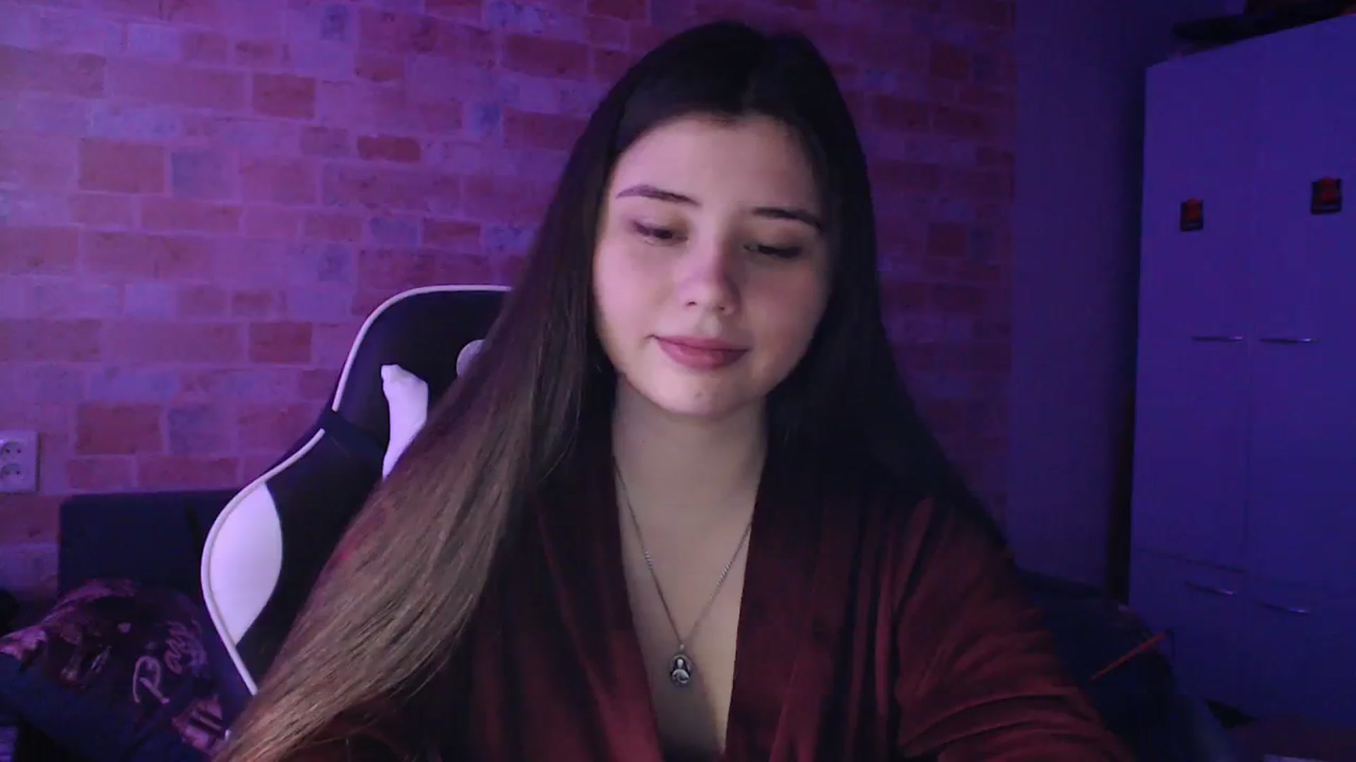 Gallery image thumbnail from Moon_light23's myfreecams stream on, 12/17/2023, 20:12 image 4 of 20
