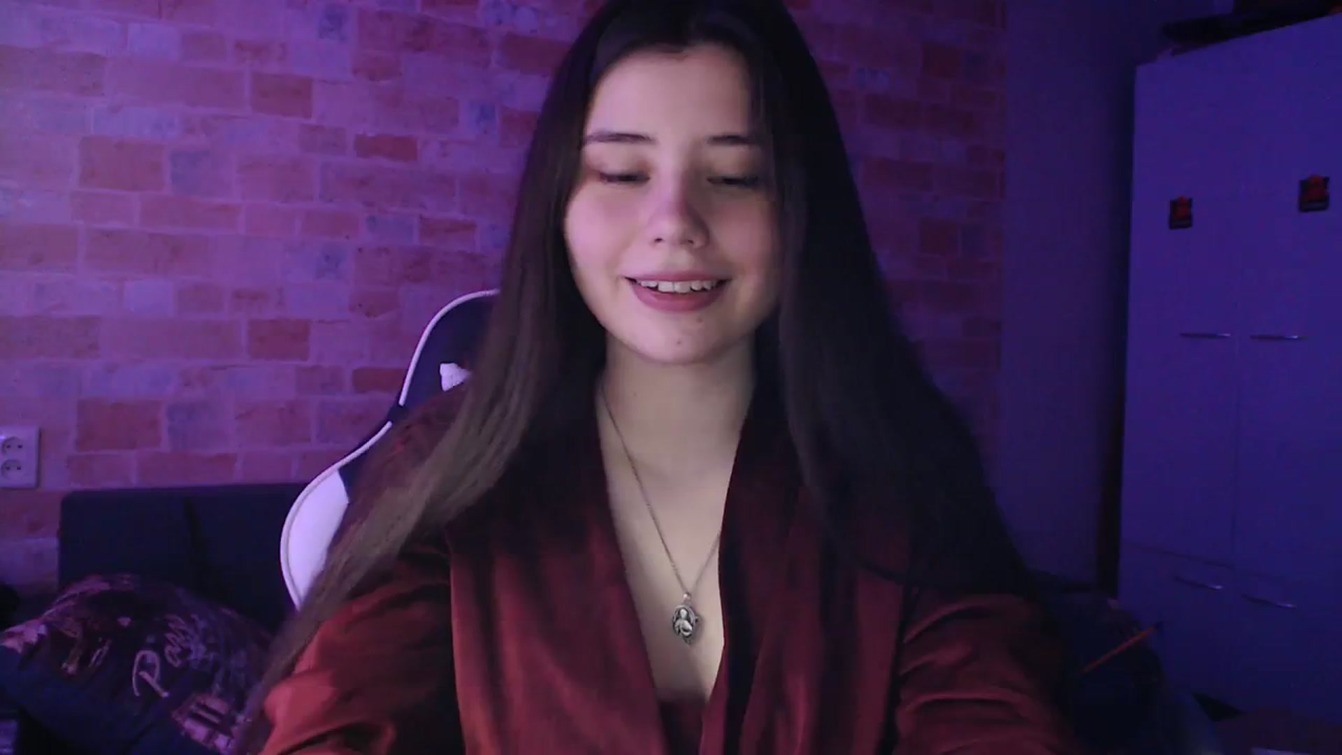 Gallery image thumbnail from Moon_light23's myfreecams stream on, 12/17/2023, 20:12 image 15 of 20