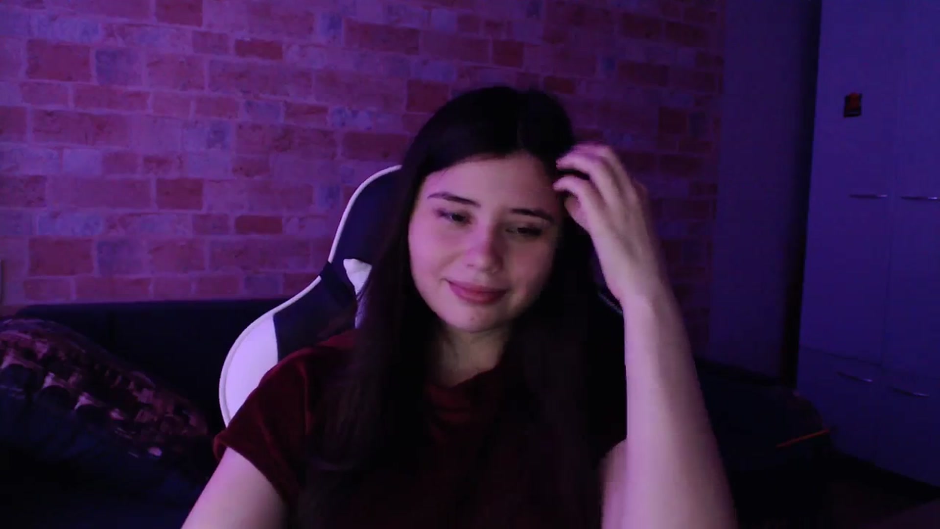 Gallery image thumbnail from Moon_light23's myfreecams stream on, 12/20/2023, 20:45 image 14 of 20