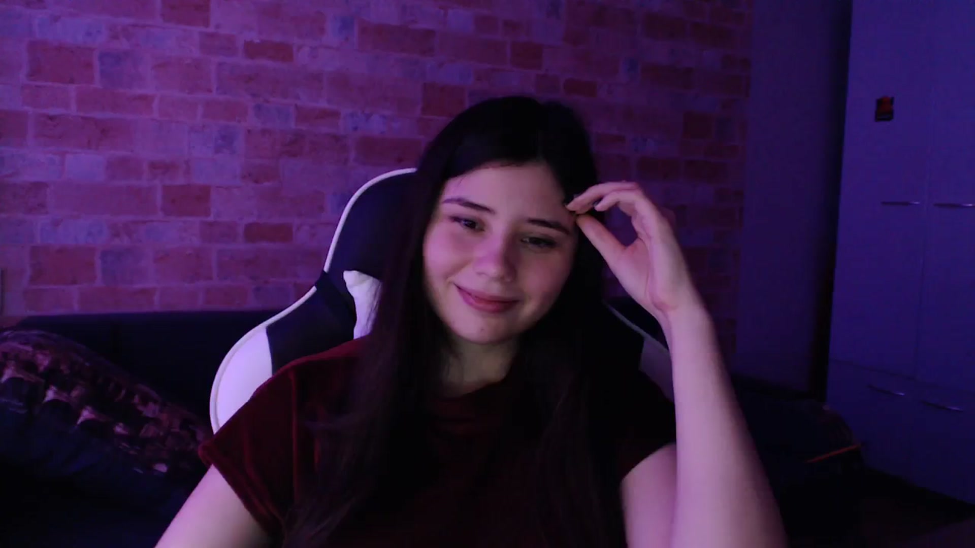 Gallery image thumbnail from Moon_light23's myfreecams stream on, 12/20/2023, 20:45 image 18 of 20