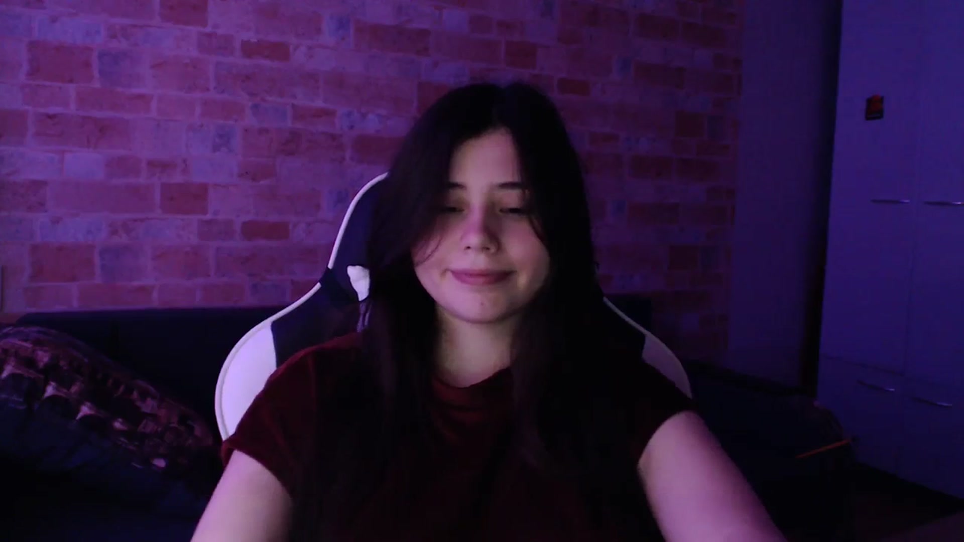 Gallery image thumbnail from Moon_light23's myfreecams stream on, 12/20/2023, 20:45 image 8 of 20