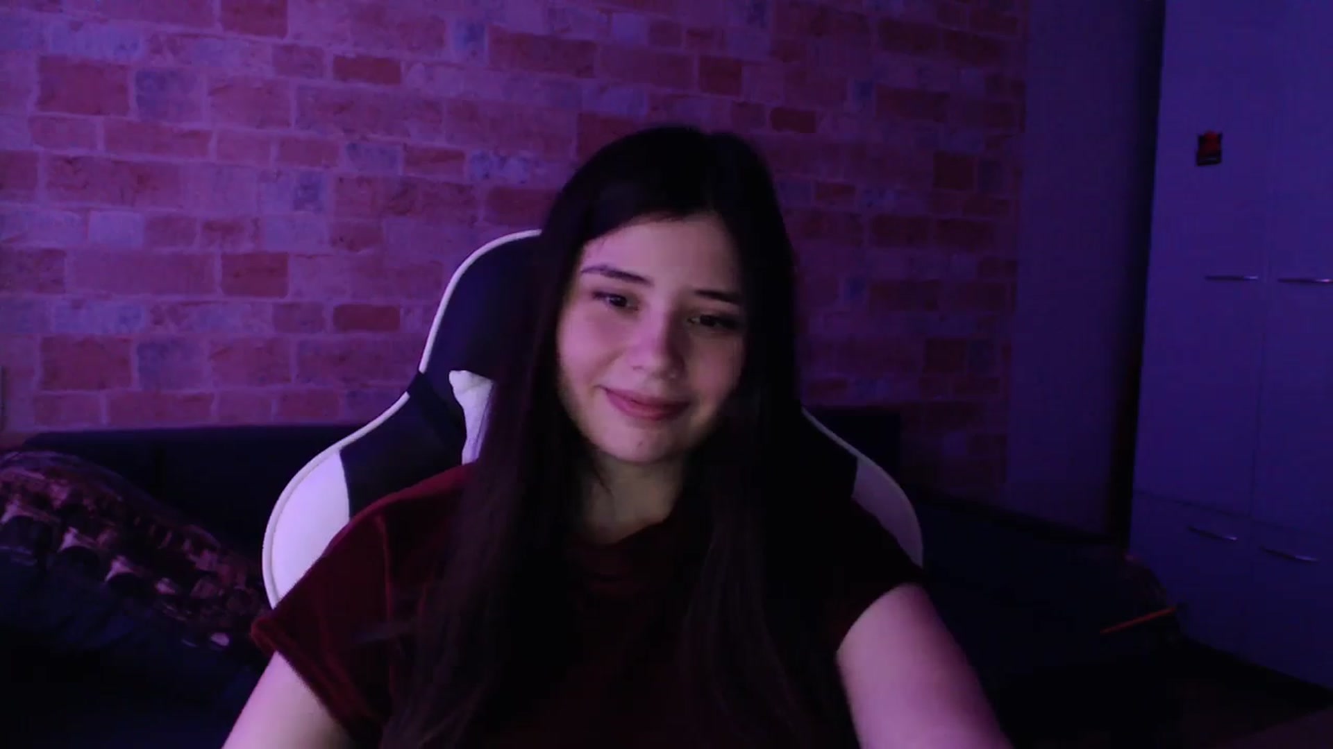 Gallery image thumbnail from Moon_light23's myfreecams stream on, 12/20/2023, 20:45 image 19 of 20