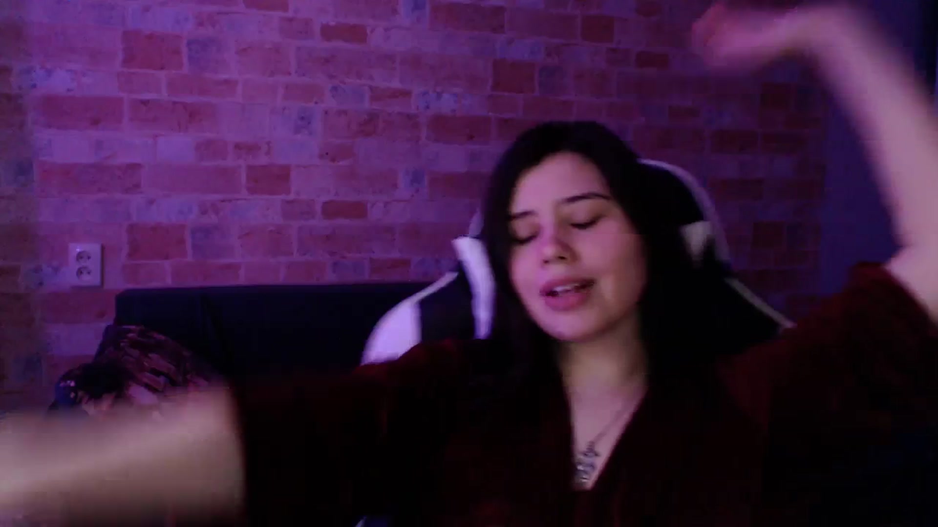 Gallery image thumbnail from Moon_light23's myfreecams stream on, 03/03/2024, 20:58 image 17 of 20
