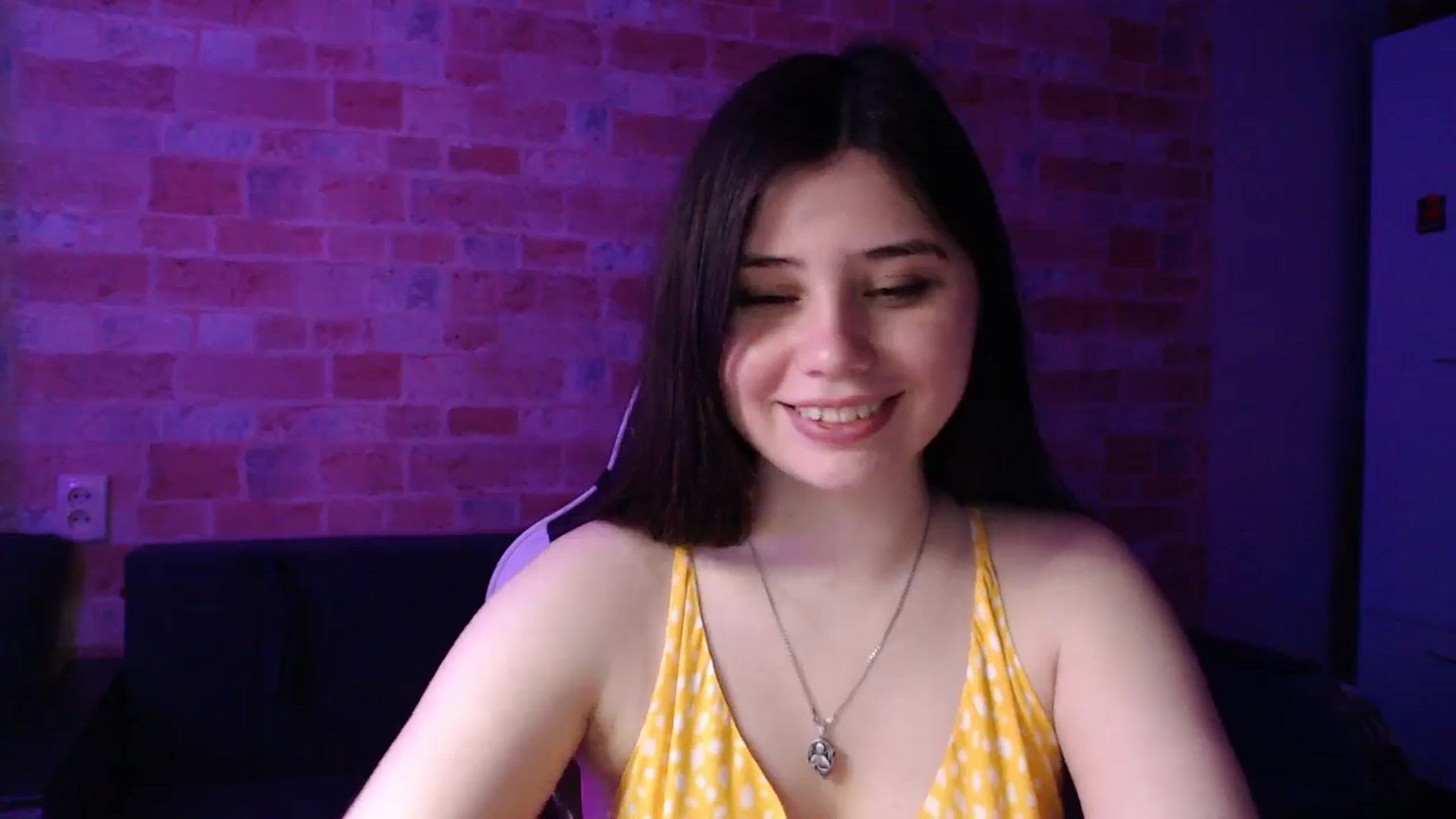 Gallery image thumbnail from Moon_light23's myfreecams stream on, 04/16/2024, 19:29 image 8 of 20