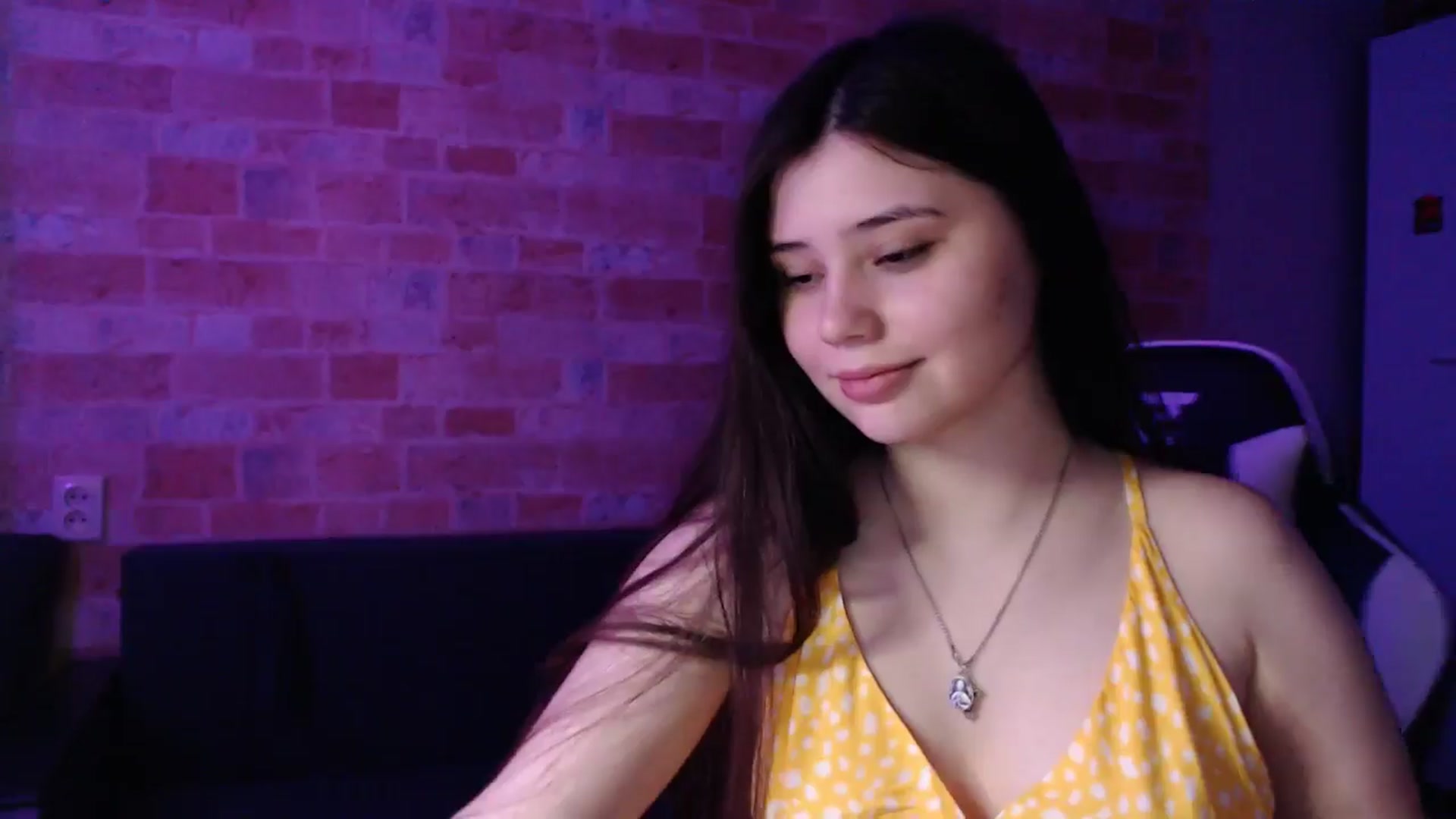 Gallery image thumbnail from Moon_light23's myfreecams stream on, 04/16/2024, 19:29 image 4 of 20