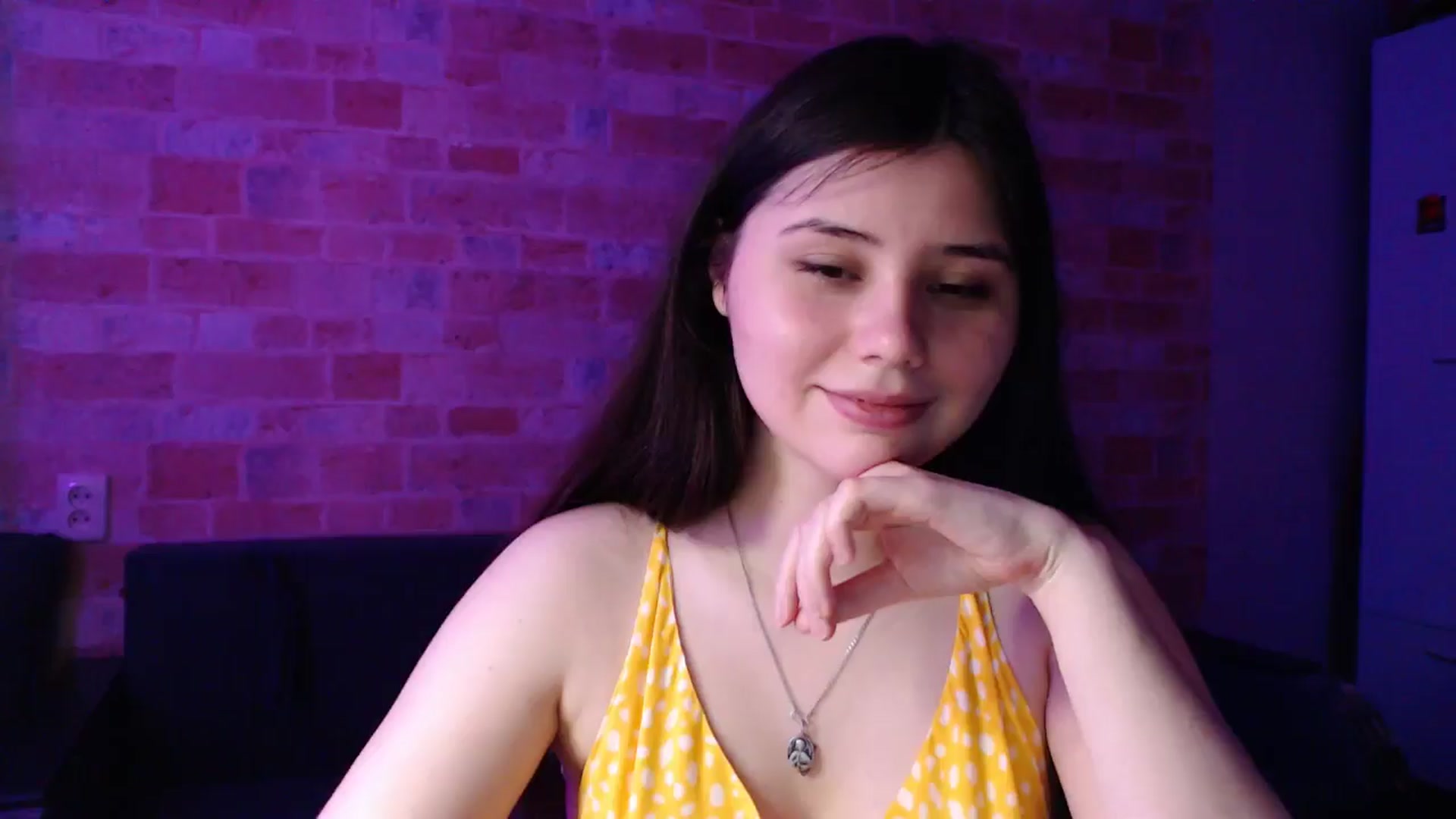 Gallery image thumbnail from Moon_light23's myfreecams stream on, 04/16/2024, 19:29 image 17 of 20