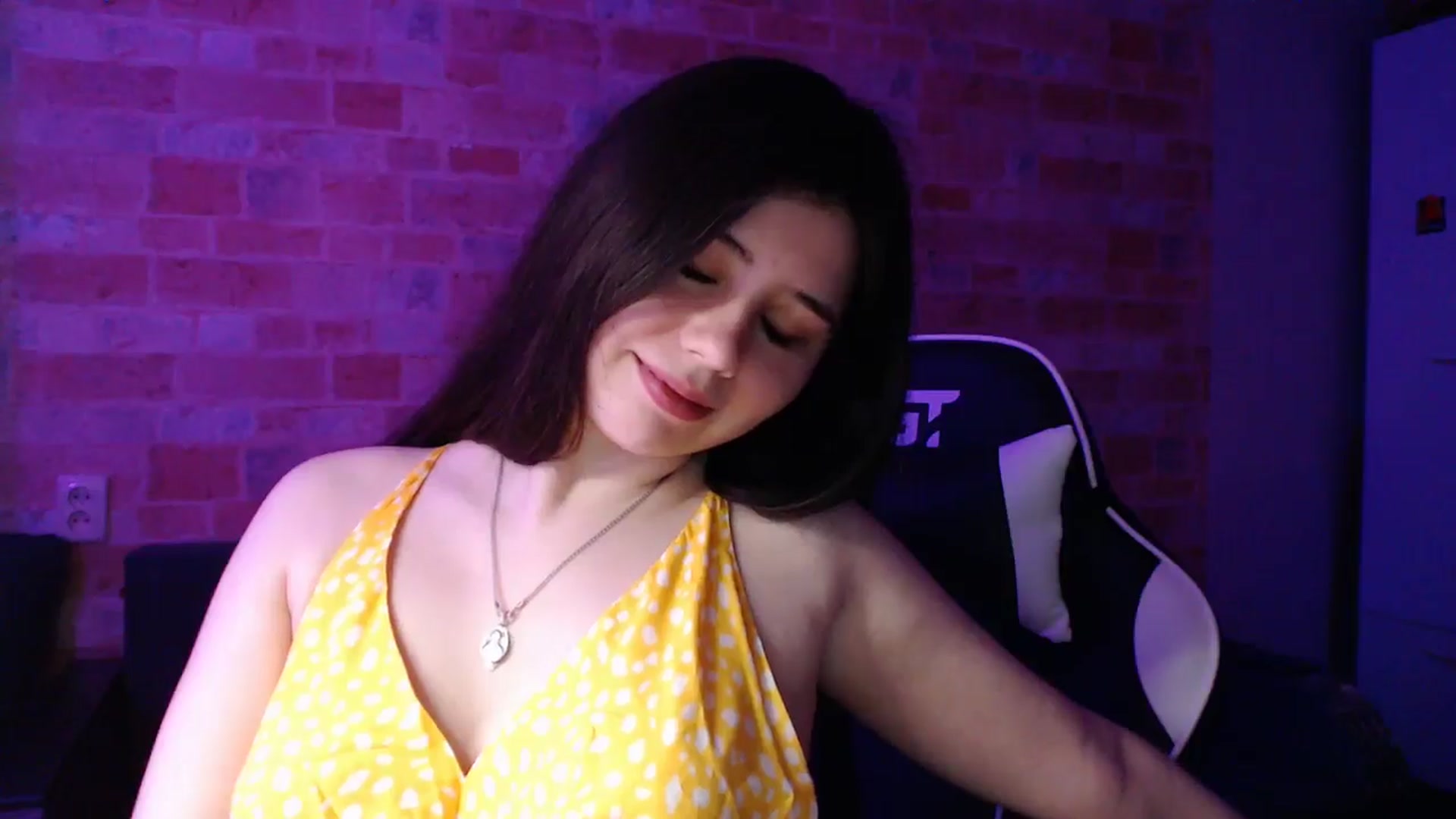 Gallery image thumbnail from Moon_light23's myfreecams stream on, 04/16/2024, 19:29 image 11 of 20