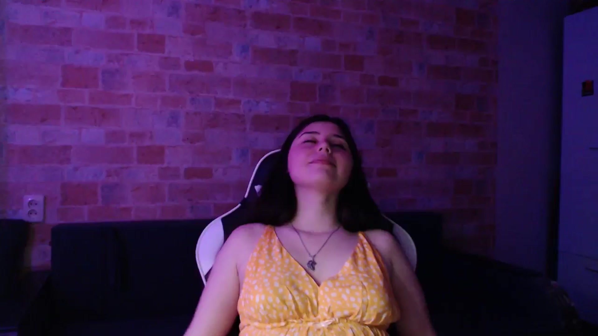 Gallery image thumbnail from Moon_light23's myfreecams stream on, 04/16/2024, 19:29 image 20 of 20