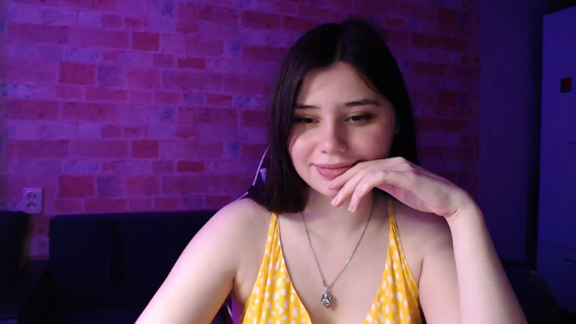 Gallery image thumbnail from Moon_light23's myfreecams stream on, 04/16/2024, 19:29 image 6 of 20