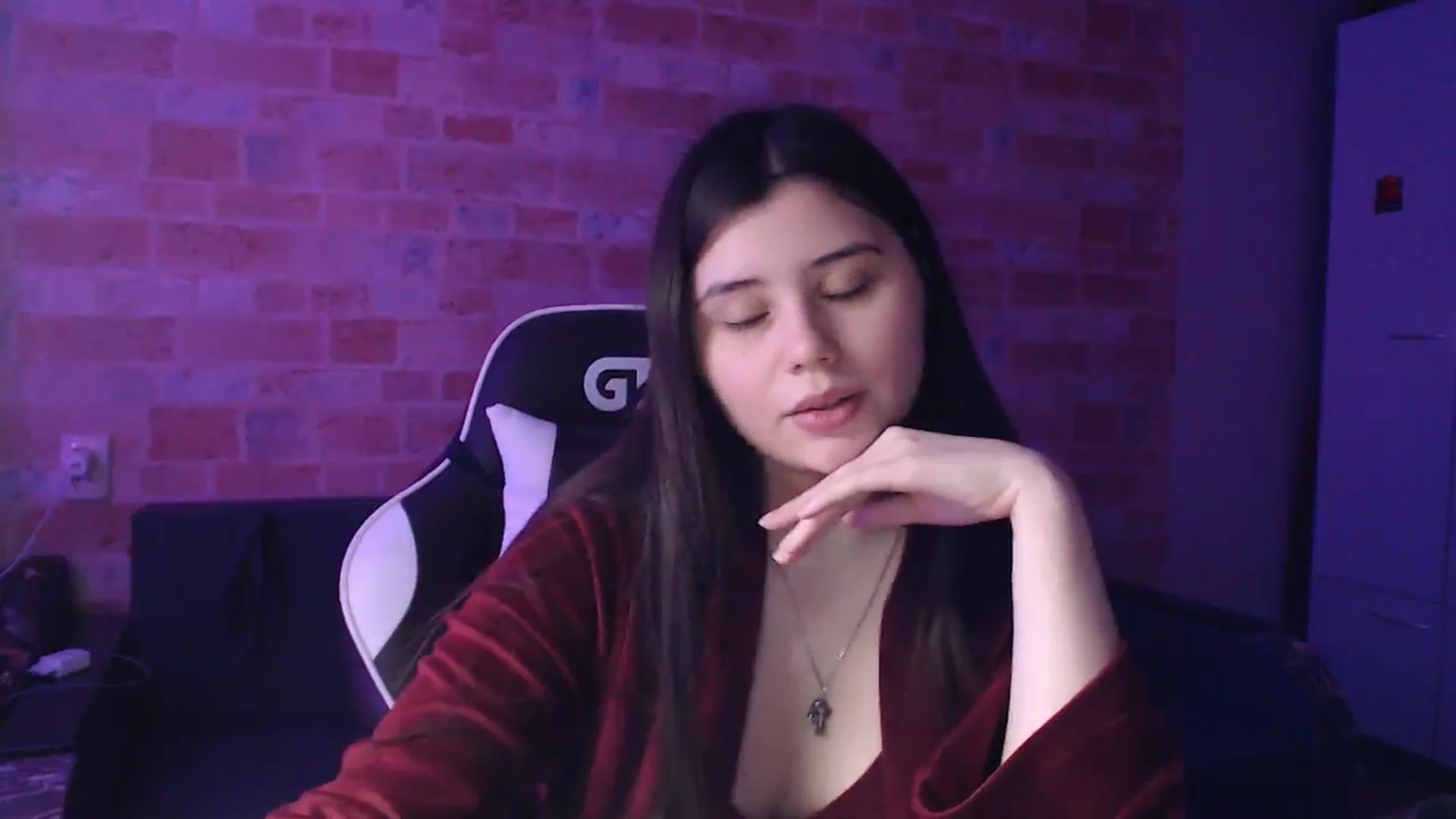 Gallery image thumbnail from Moon_light23's myfreecams stream on, 05/08/2024, 19:32 image 18 of 20