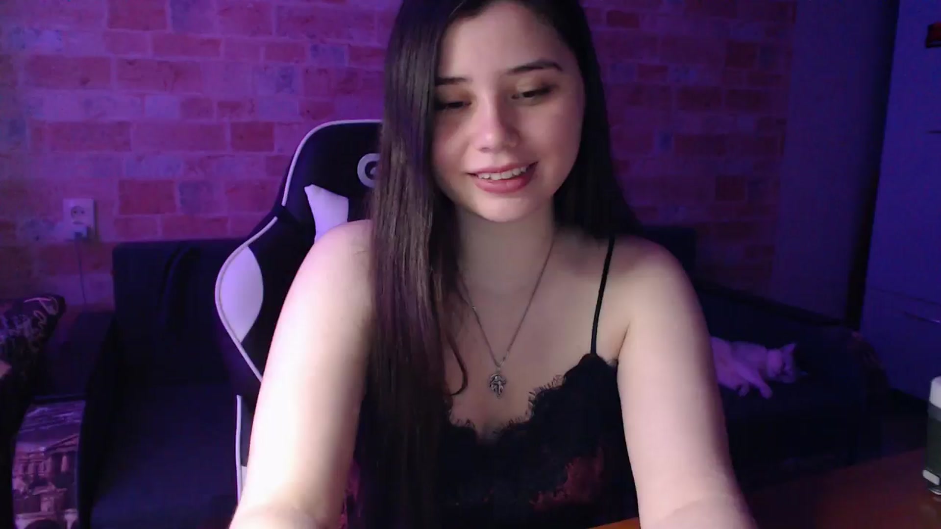 Gallery image thumbnail from Moon_light23's myfreecams stream on, 05/25/2024, 19:14 image 15 of 20