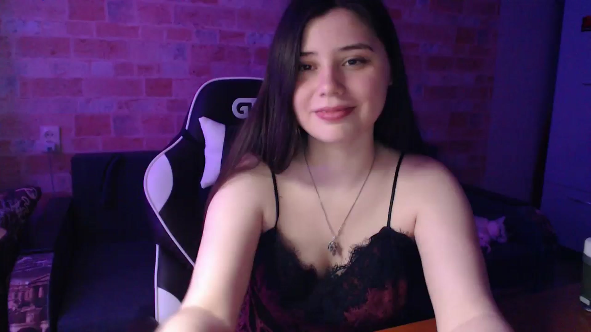 Gallery image thumbnail from Moon_light23's myfreecams stream on, 05/25/2024, 19:14 image 18 of 20
