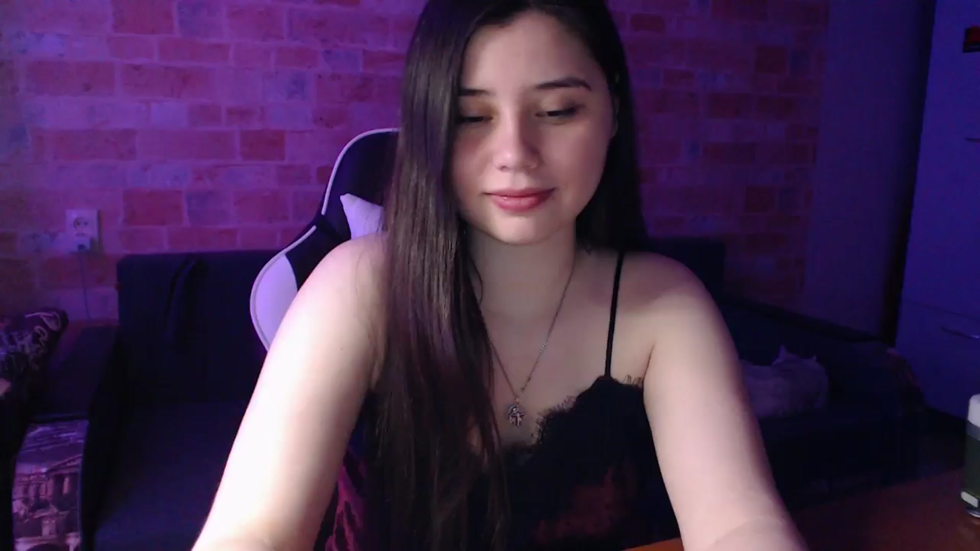 Gallery image thumbnail from Moon_light23's myfreecams stream on, 05/25/2024, 19:14 image 8 of 20