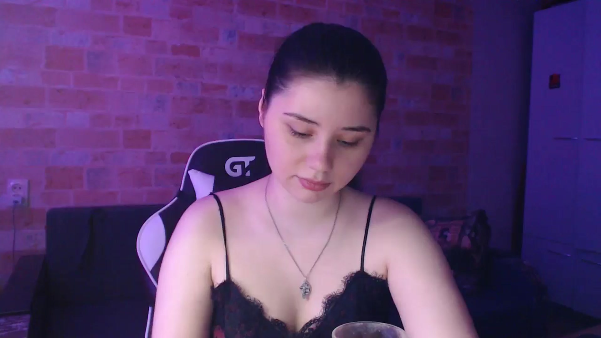 Gallery image thumbnail from Moon_light23's myfreecams stream on, 06/23/2024, 18:41 image 15 of 20