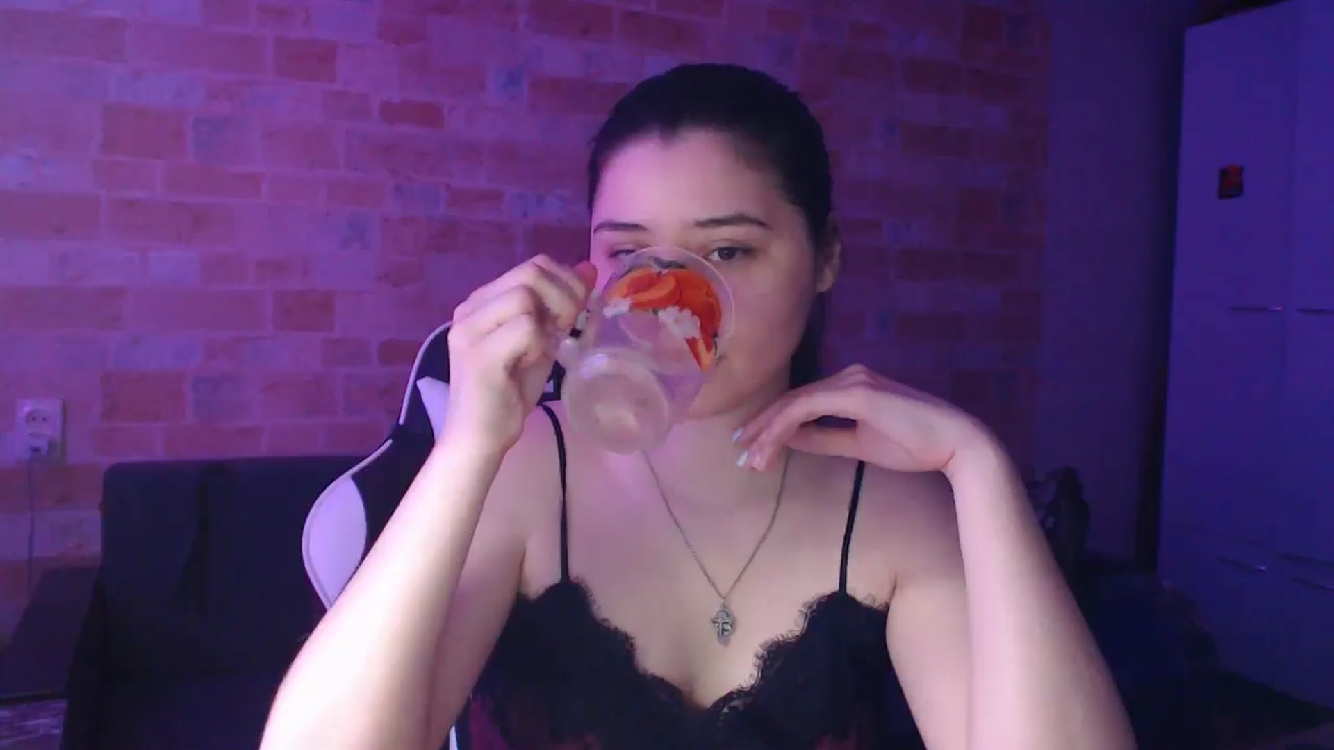 Gallery image thumbnail from Moon_light23's myfreecams stream on, 06/23/2024, 18:41 image 14 of 20