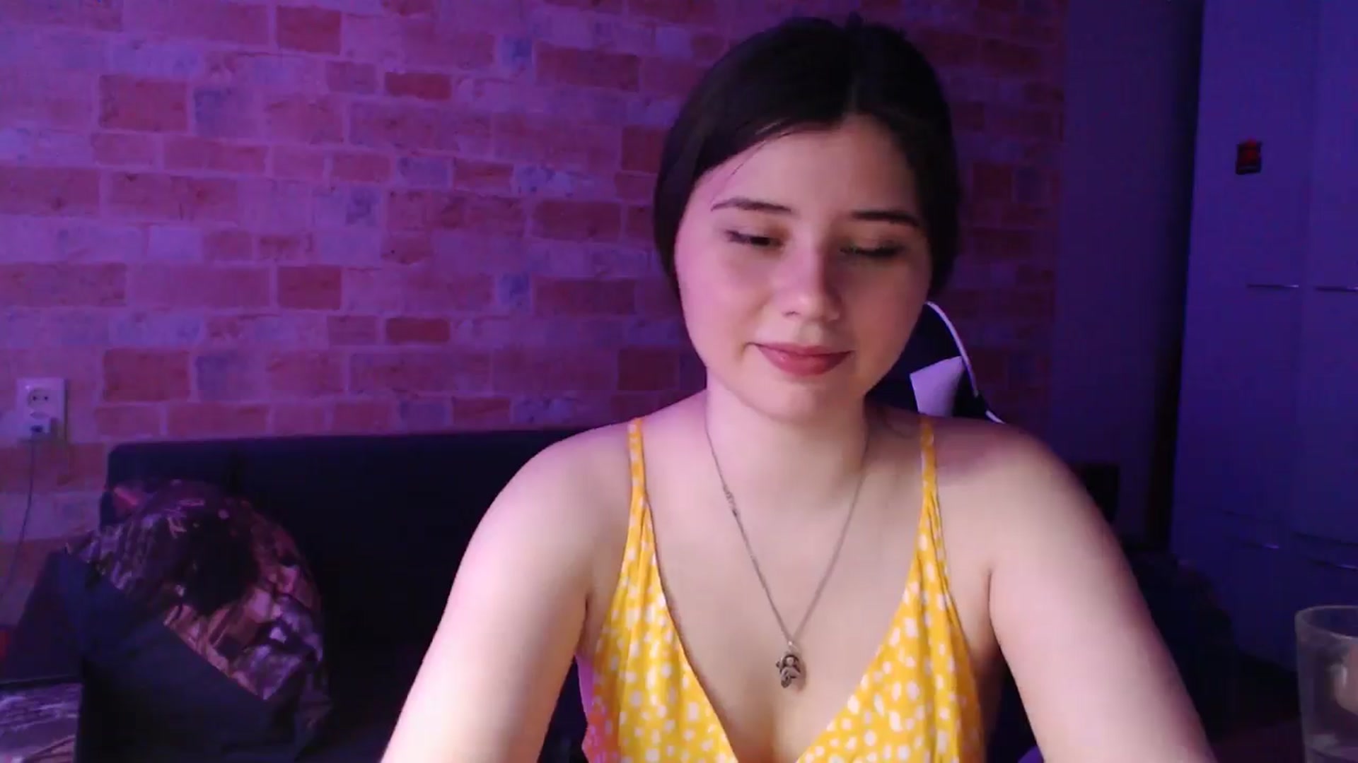 Gallery image thumbnail from Moon_light23's myfreecams stream on, 06/30/2024, 19:20 image 15 of 20